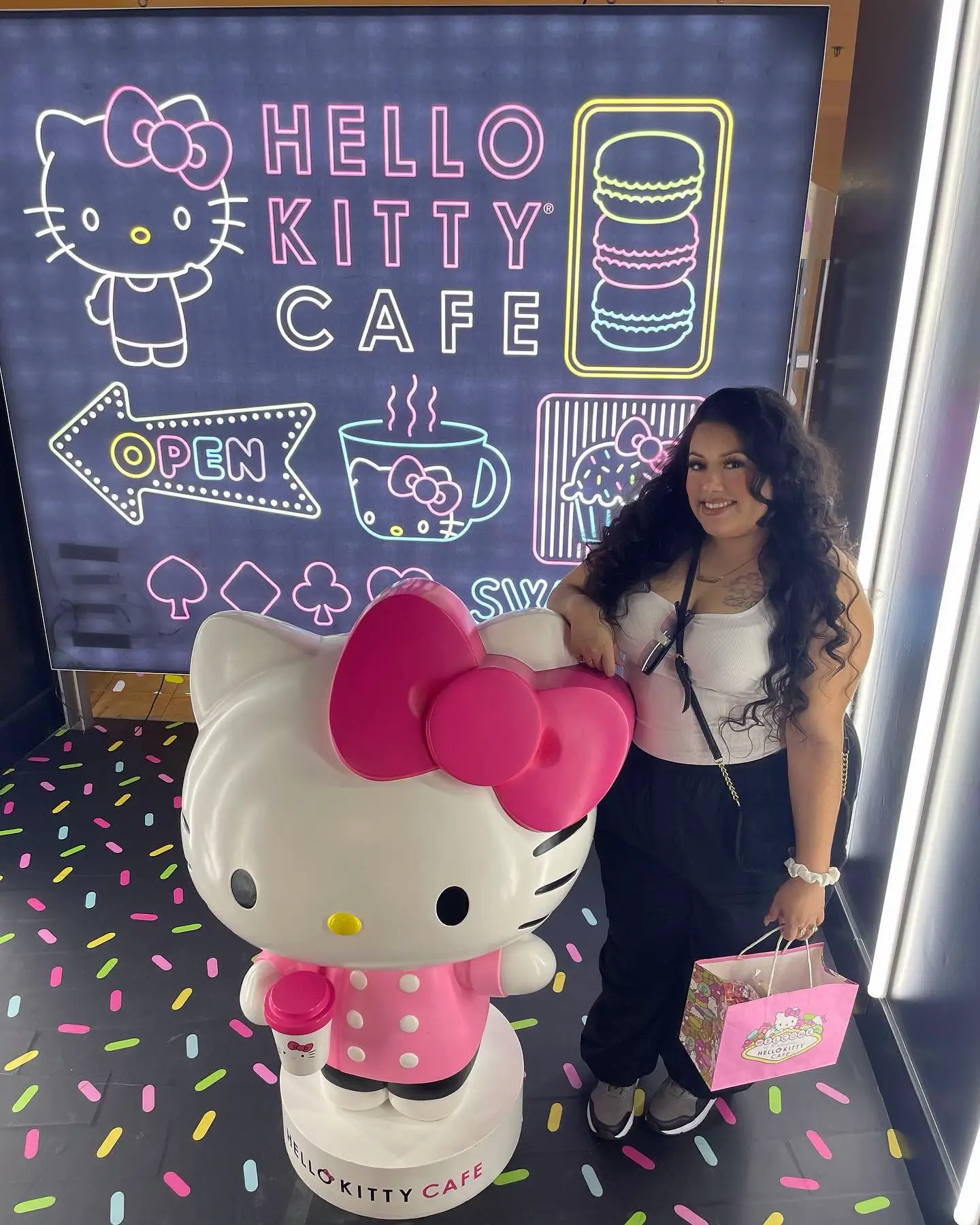 Hello Kitty Cafe Opens in Fashion Mall, Las Vegas 
