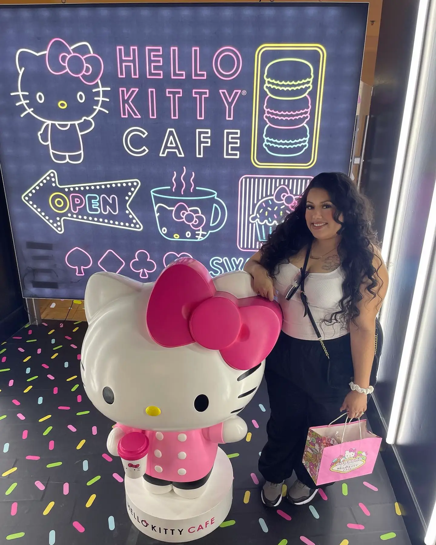 Hello Kitty Café, Hello Fashion Show Mall