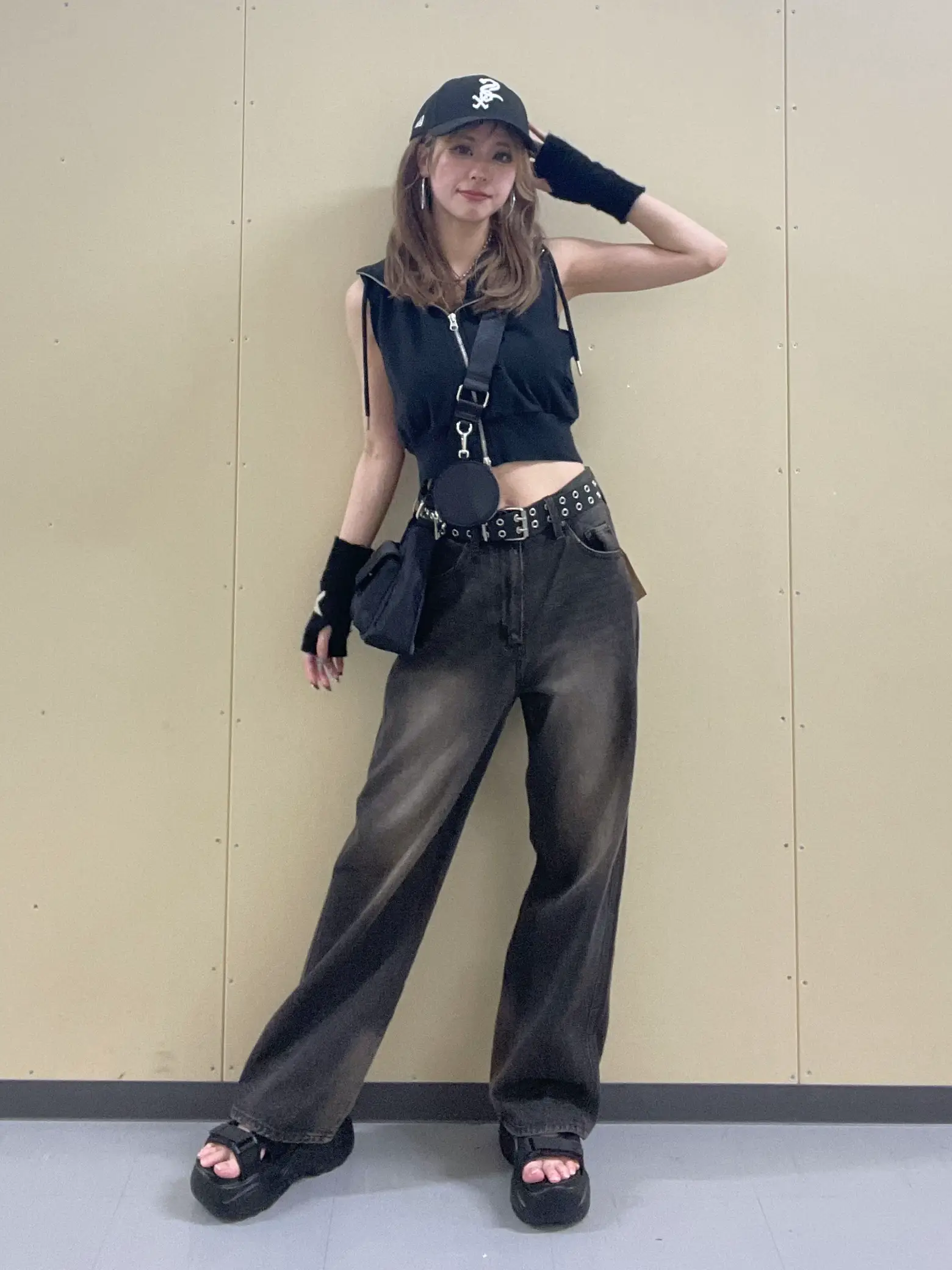 OPENING ACTブラックオーバーダイサイドジップオーバーデニムパンツ OPENING ACT ブラックオーバーダイサイドジップオーバーデニムパンツ