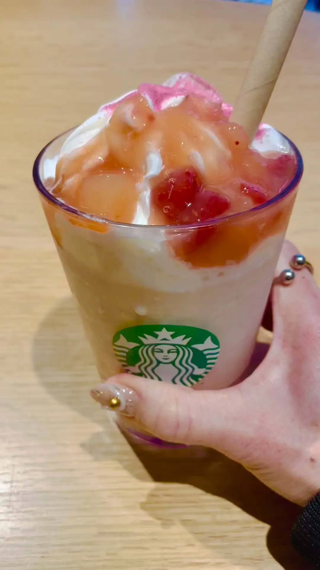 STARBUCKS]店舗限定🌸🍑 | RCM OTの投稿動画 | Lemon8