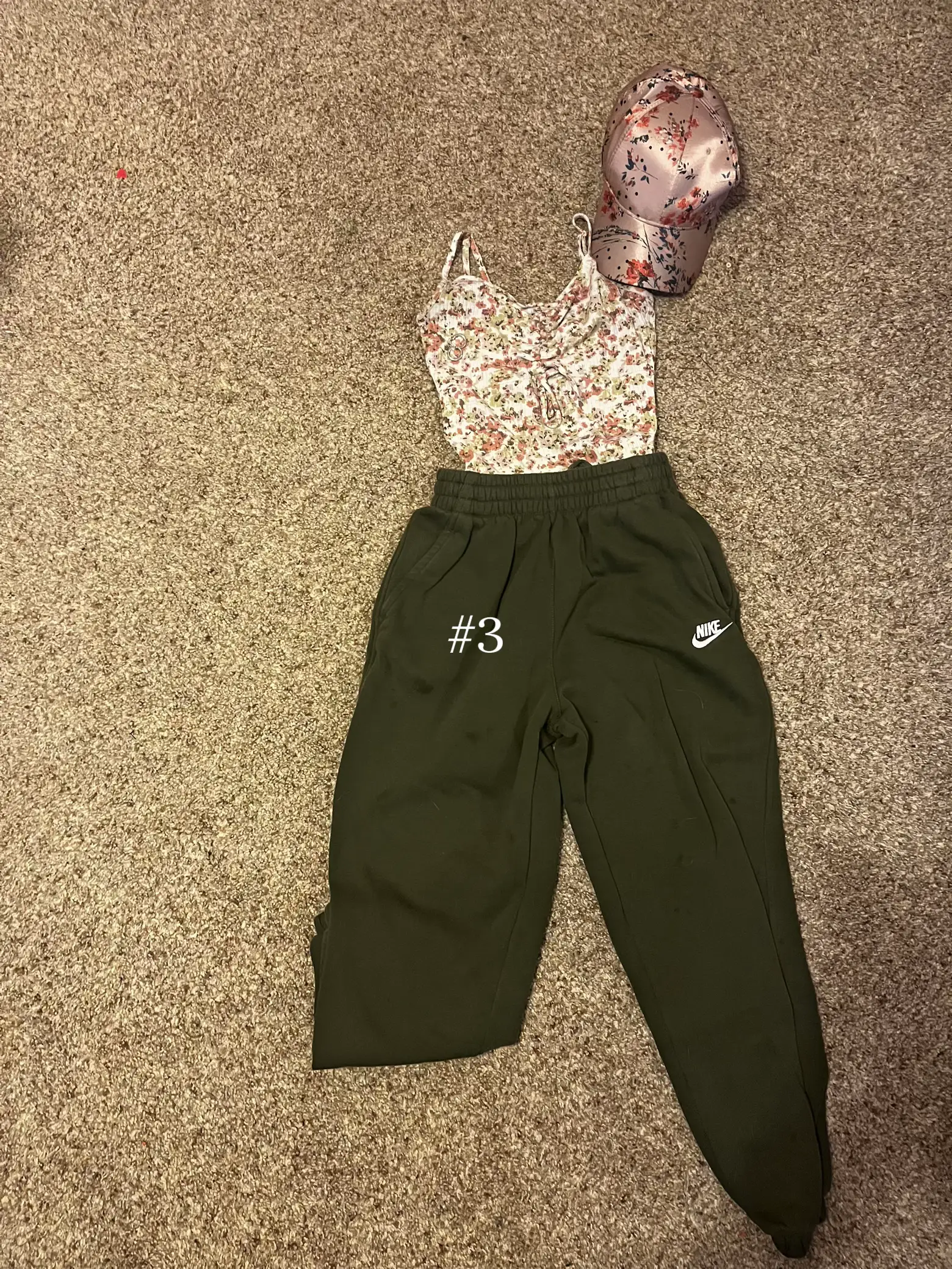 outfit idea for nike cargo sweatpants!! omg this is so cuteee