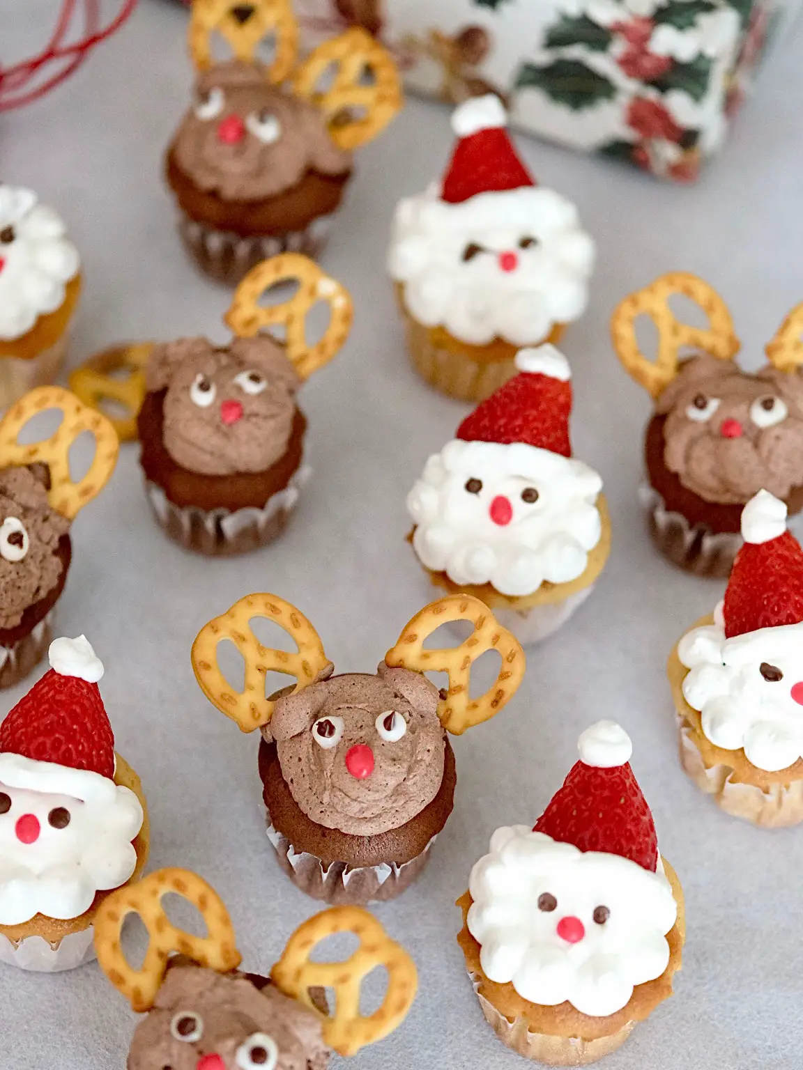 クリスマス☆トナカイ.サンタのカップケーキ