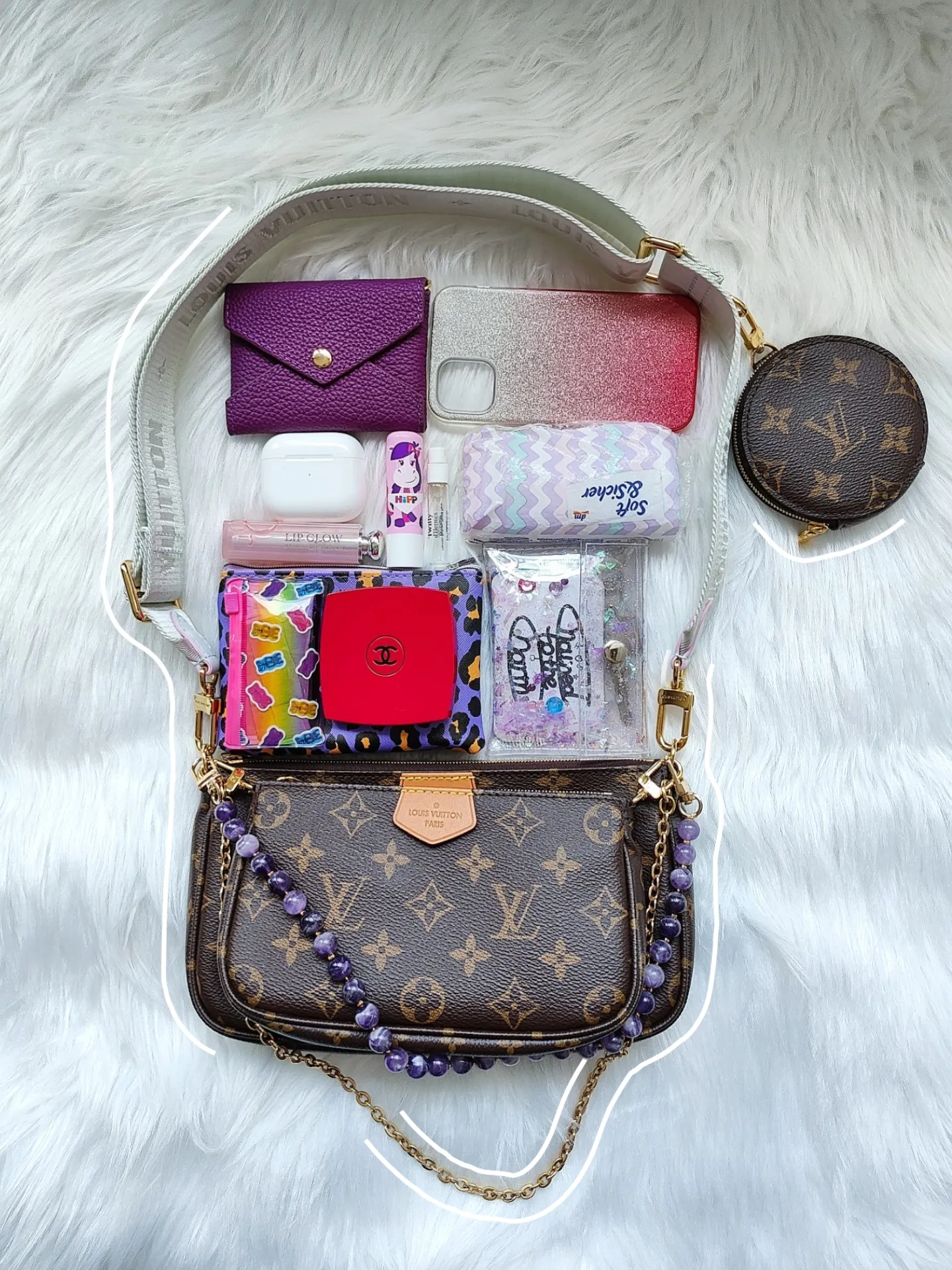 What's In my Bag featuring Louis Vuitton Pochette Accessoires