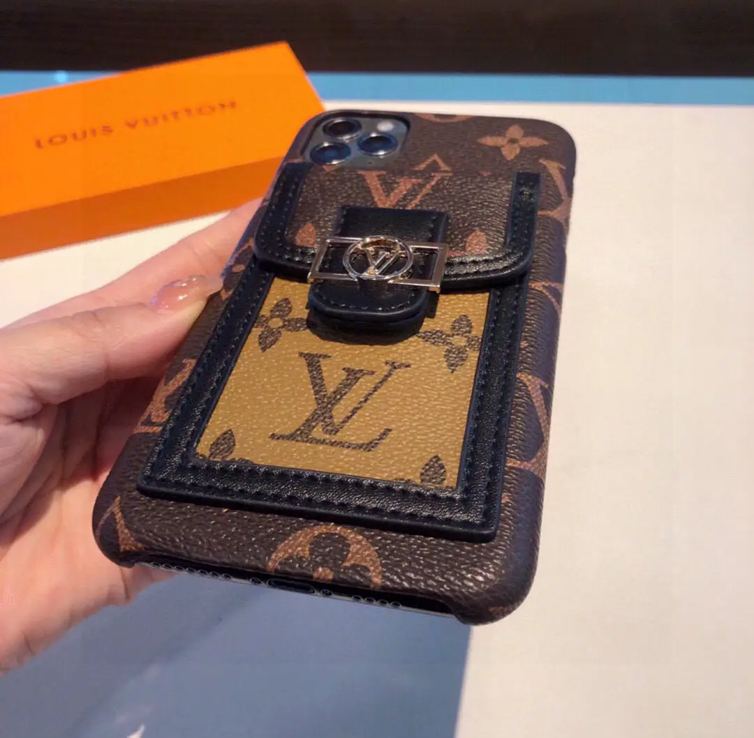 Louis Vuitton Cute iPhone 15 mobile phone cover case | Gallery