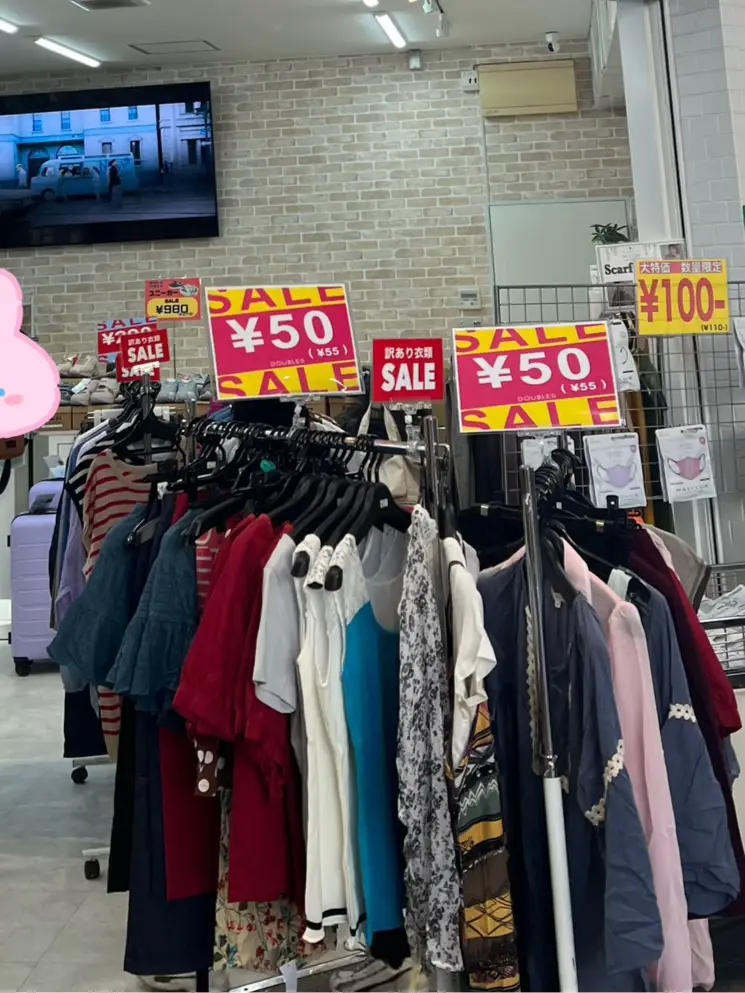 有名ブランド古着歳末大セール！1着あたりなんと33、3円 Carhartt3,000円！