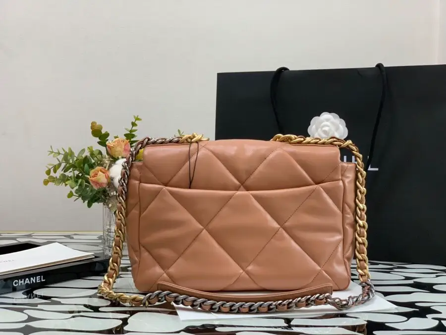 What's In My New Chanel 19 30cm Bag + Review