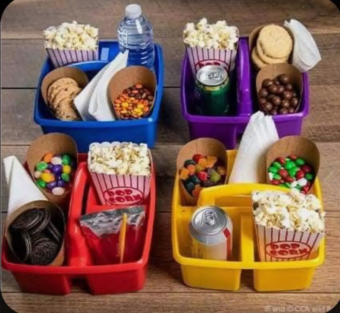 Let's pack a snackle box to go to the movies! 🍿❤️ This container is t