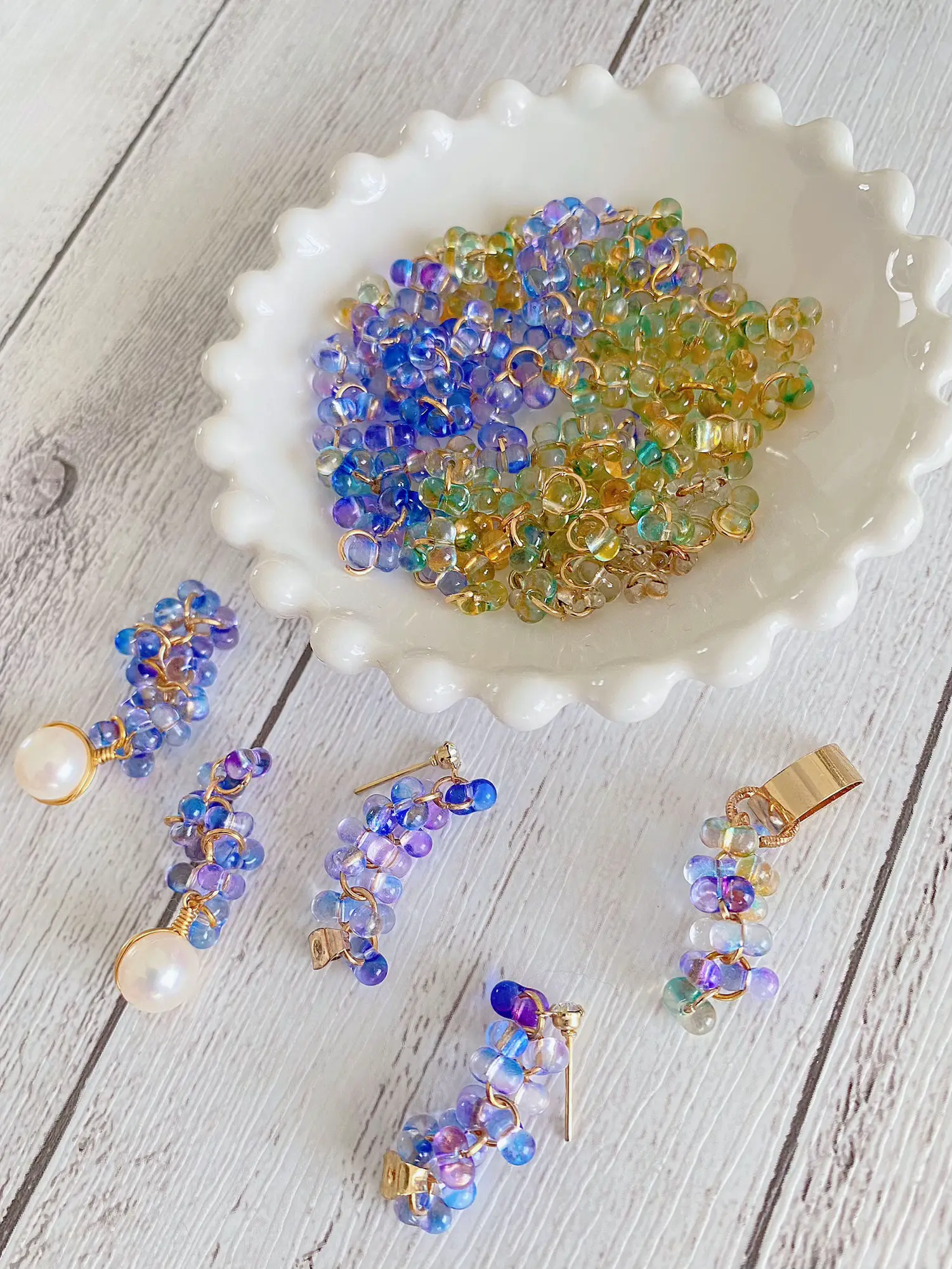 ブルー系レジンビーズ 蝶々のピアス｜ピアス