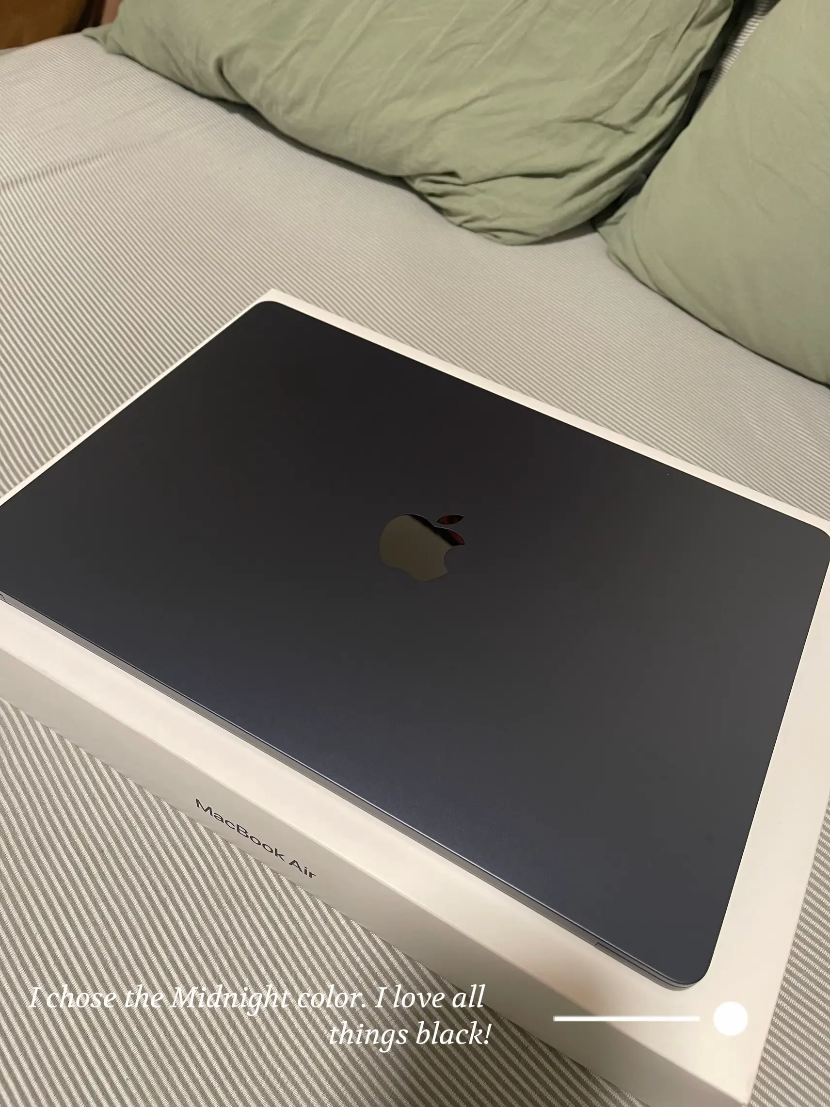 MacBook Air M2 (Midnight) Unboxing - ASMR 