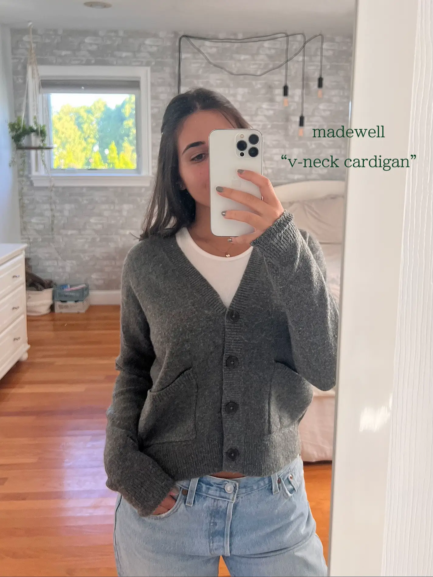 V-Neck Cropped Sweater – Melie Bianco