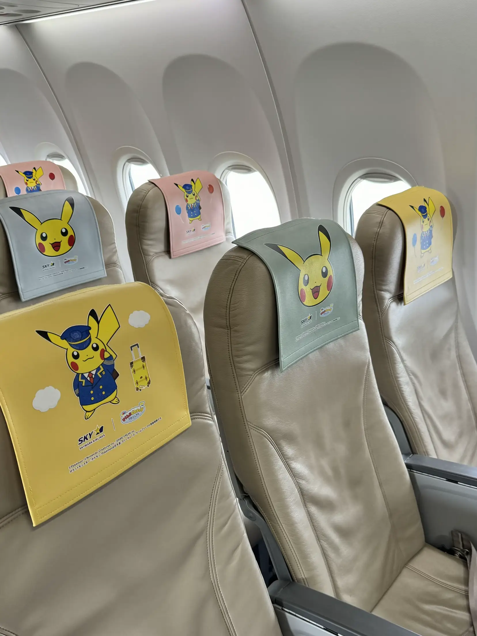 ピカチュウジェット乗ってきた✈️ | カオリ｜4児と9匹🦎のママが投稿したフォトブック | Lemon8