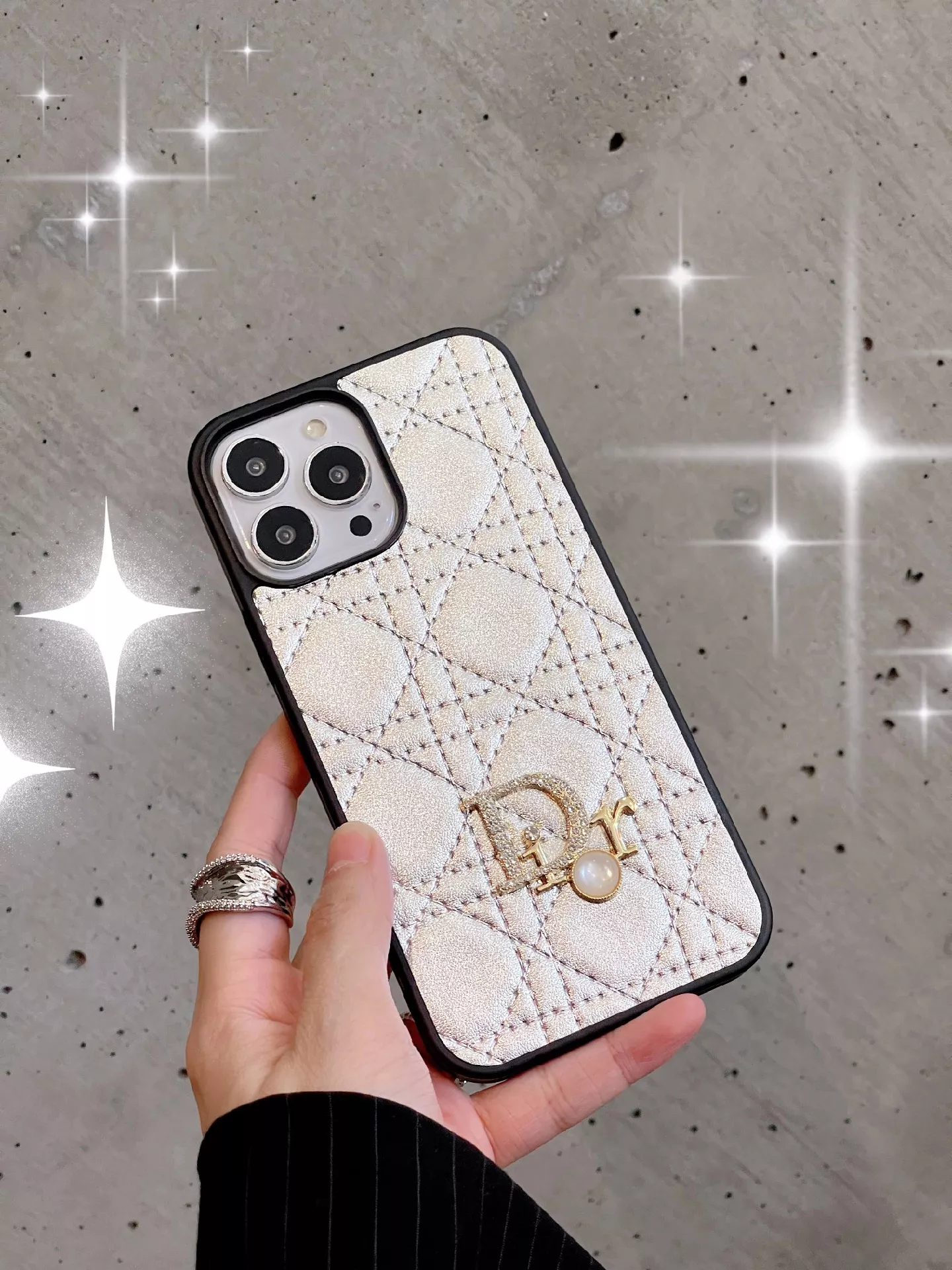 DIOR #iPhoneケース🔥 大人気☆ | anneが投稿したフォトブック | Lemon8