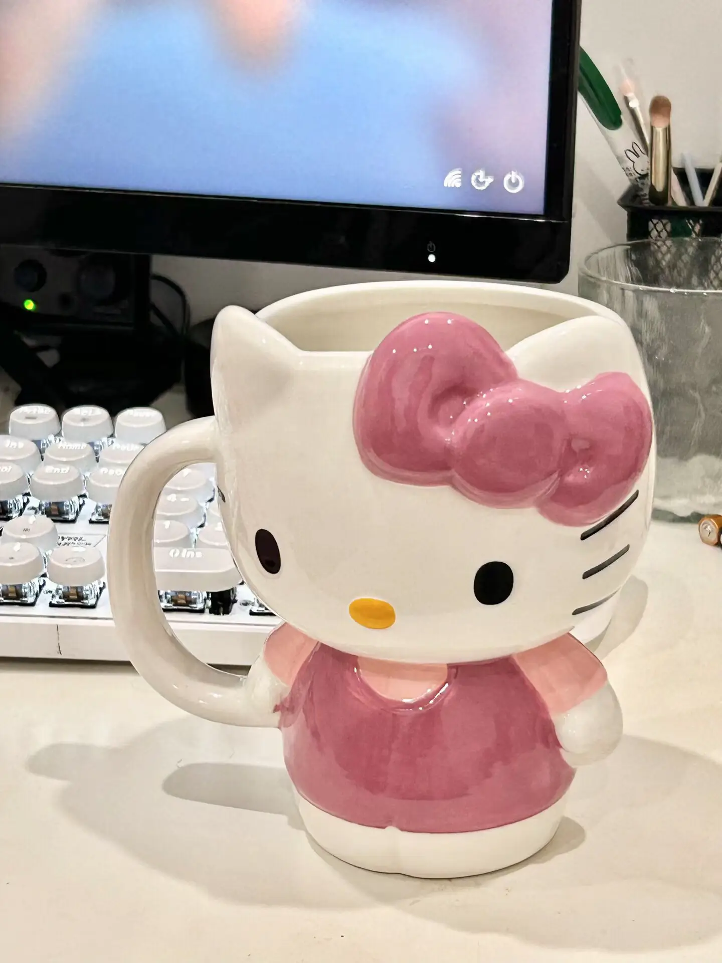 Where my Stanley girls at?! I can't believe I found these Hello Kitty , hello  kitty cup