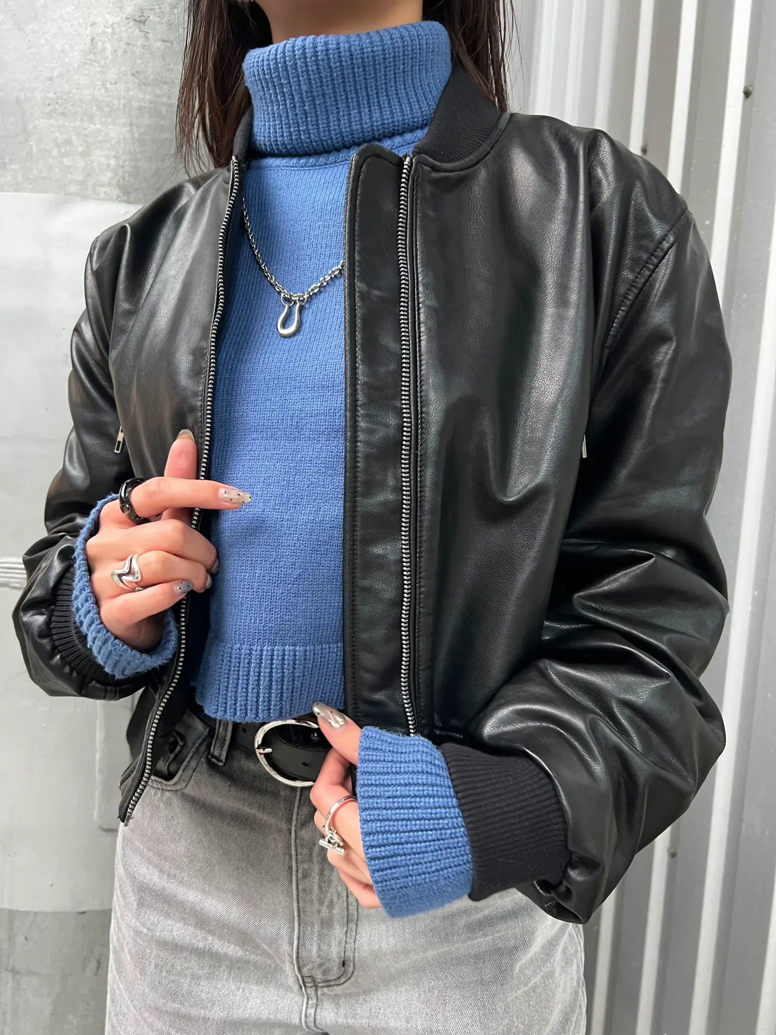 ZARA】黒好きｵﾝﾅによる、ZARAレザージャケットで黒×青コーデ