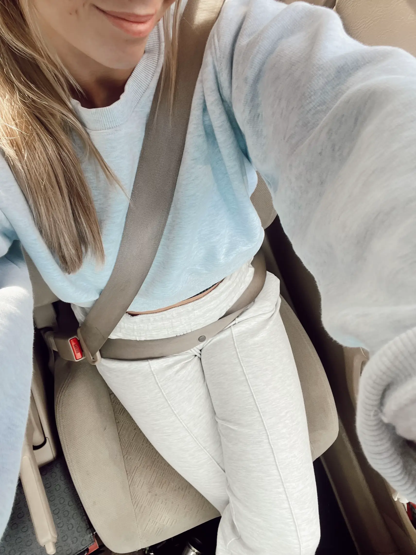 An un-posy photo of the scuba full zip in white opal (XS/S) 😂 thoughts of  sizing for smaller girls : r/lululemon