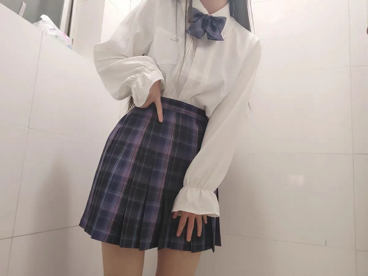 女子中学生　制服 これは中国から来たJK制服です | K1empferolが投稿したフォトブック | Lemon8