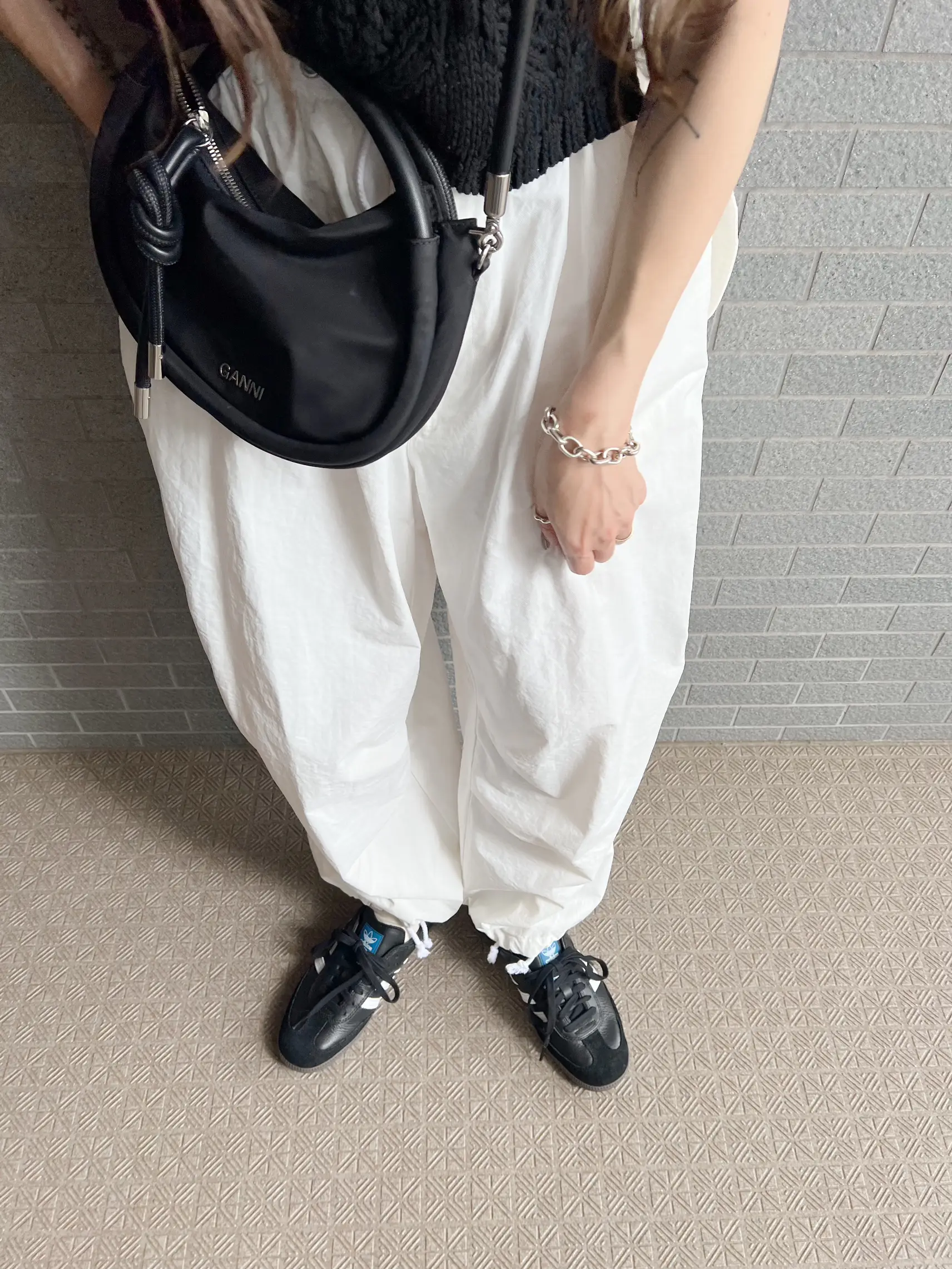 What is the difference between adidas samba 👟 OG and ADV? Gallery