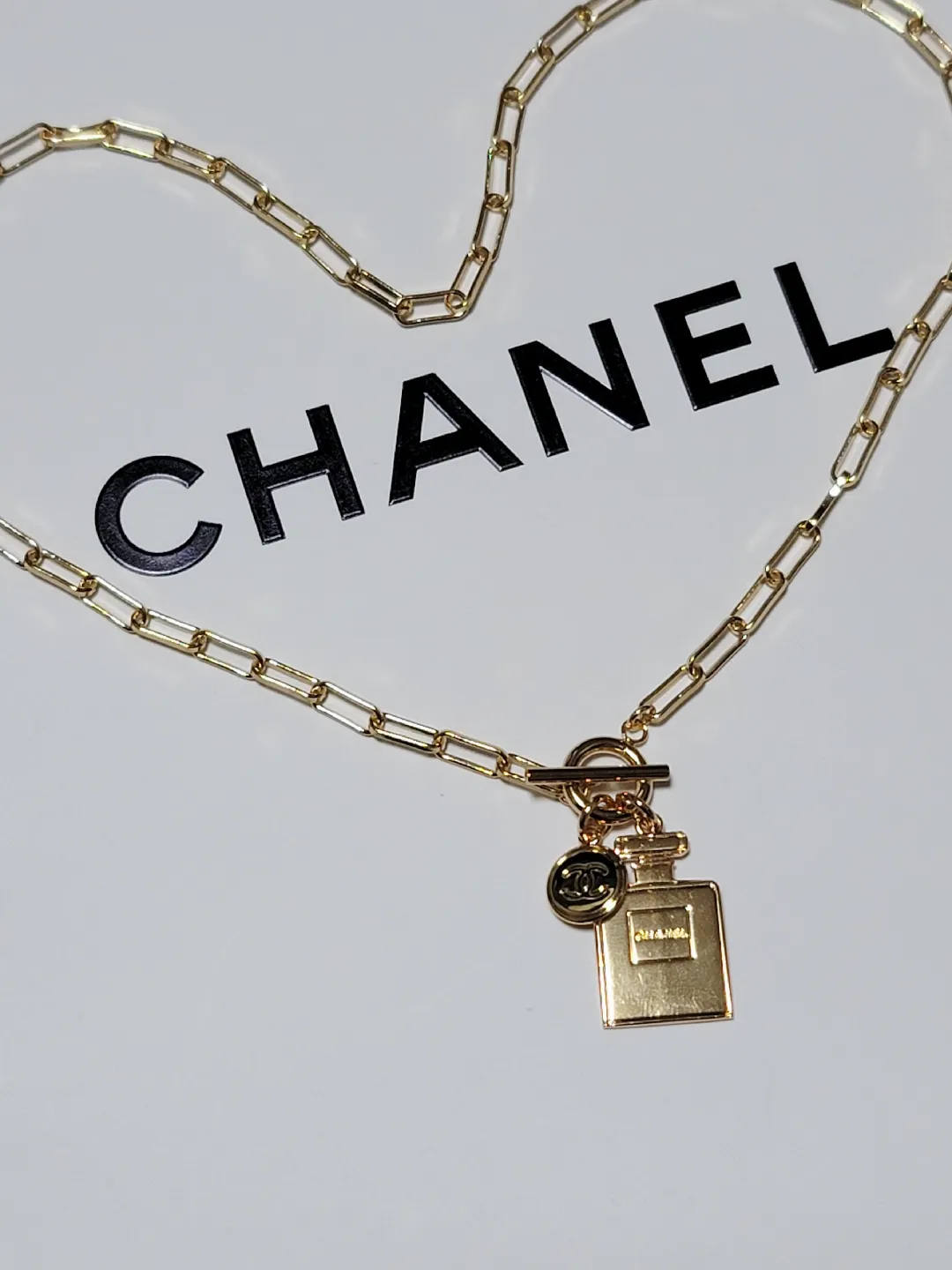 2024年のChanel Statement Accessoriesのアイデア20選