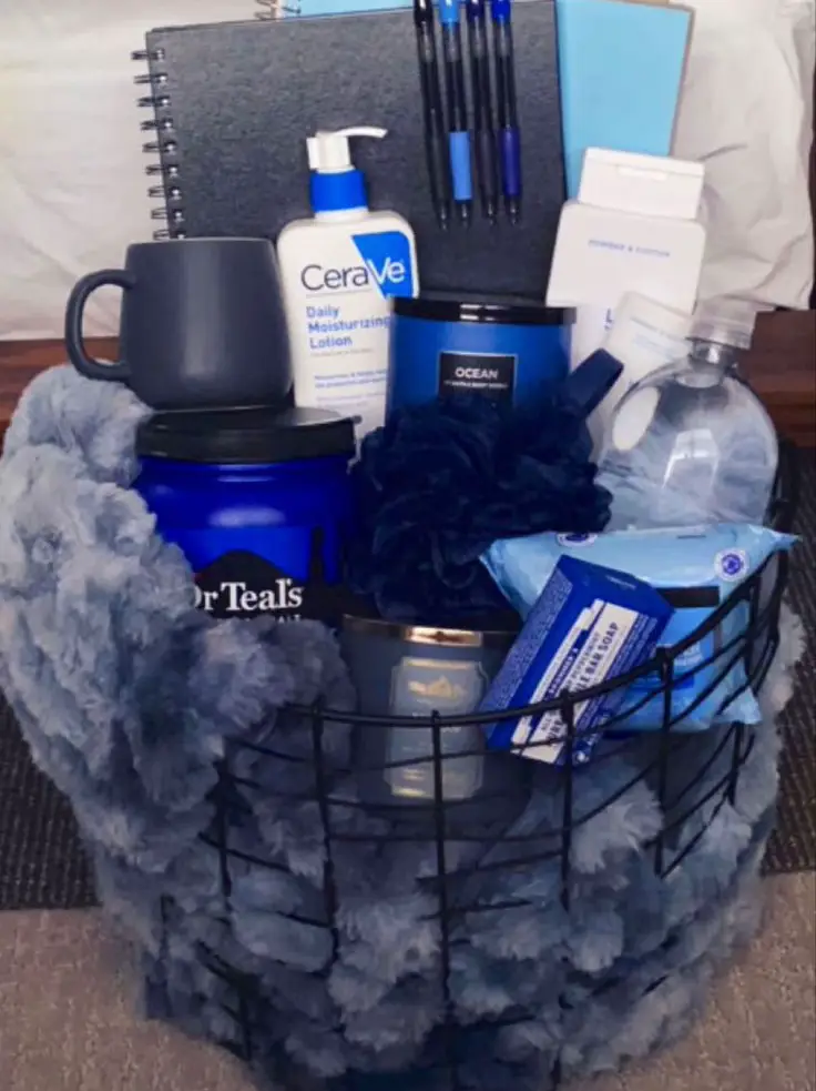 Blue gift best sale basket for boyfriend