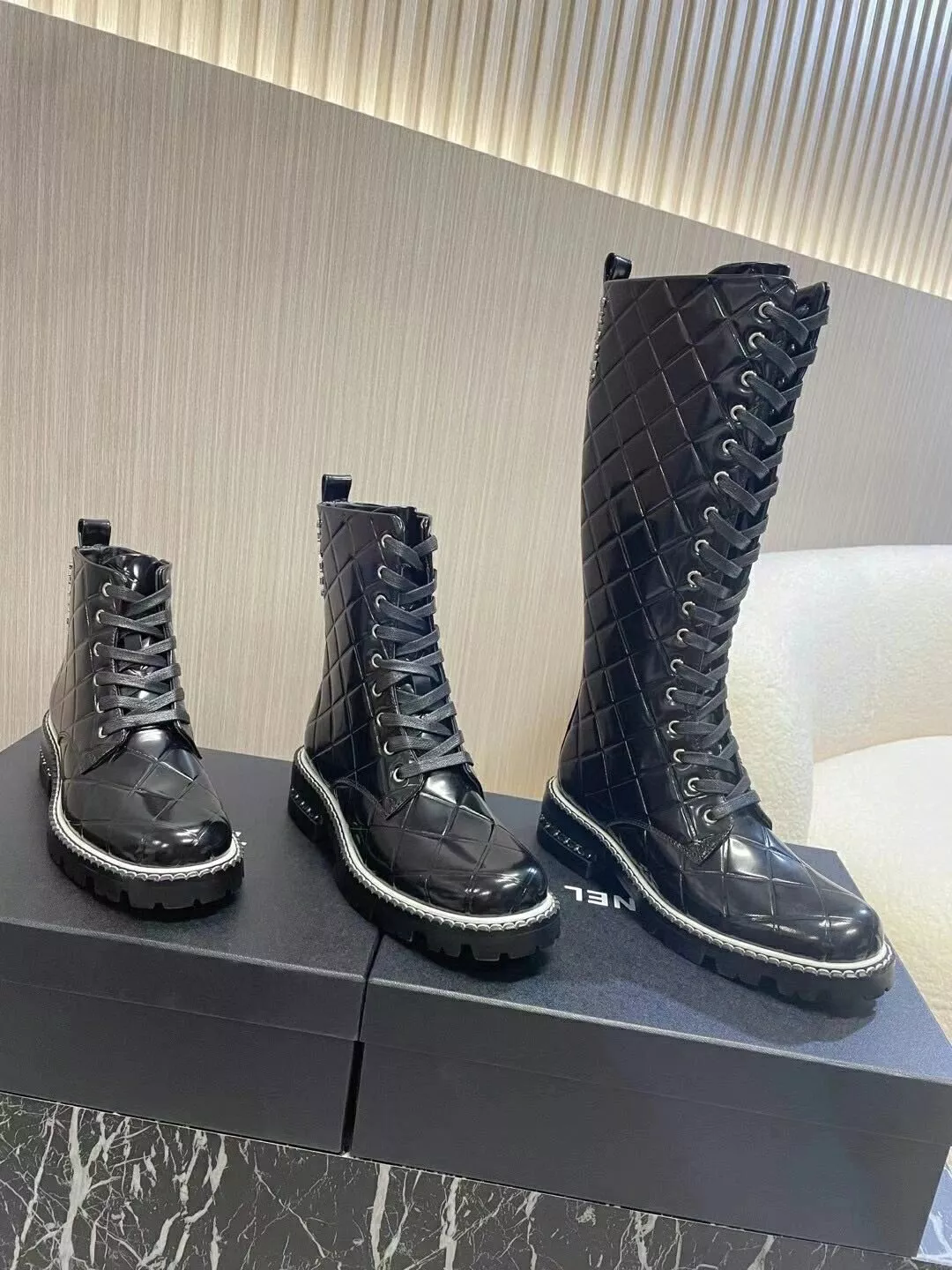 シャネル 2023 秋冬新作ブーツ コレクション 👢 | いいねが投稿