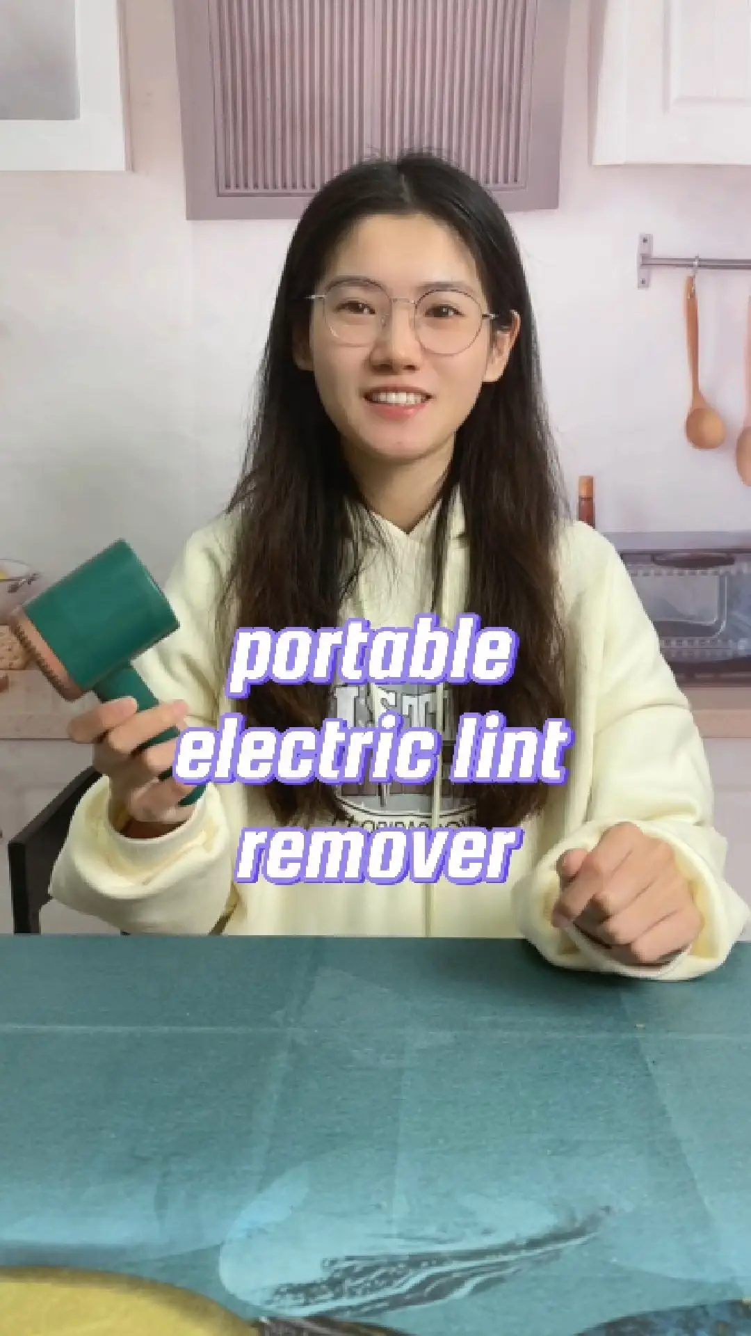 Portable electric lint remover, Video published by Quella