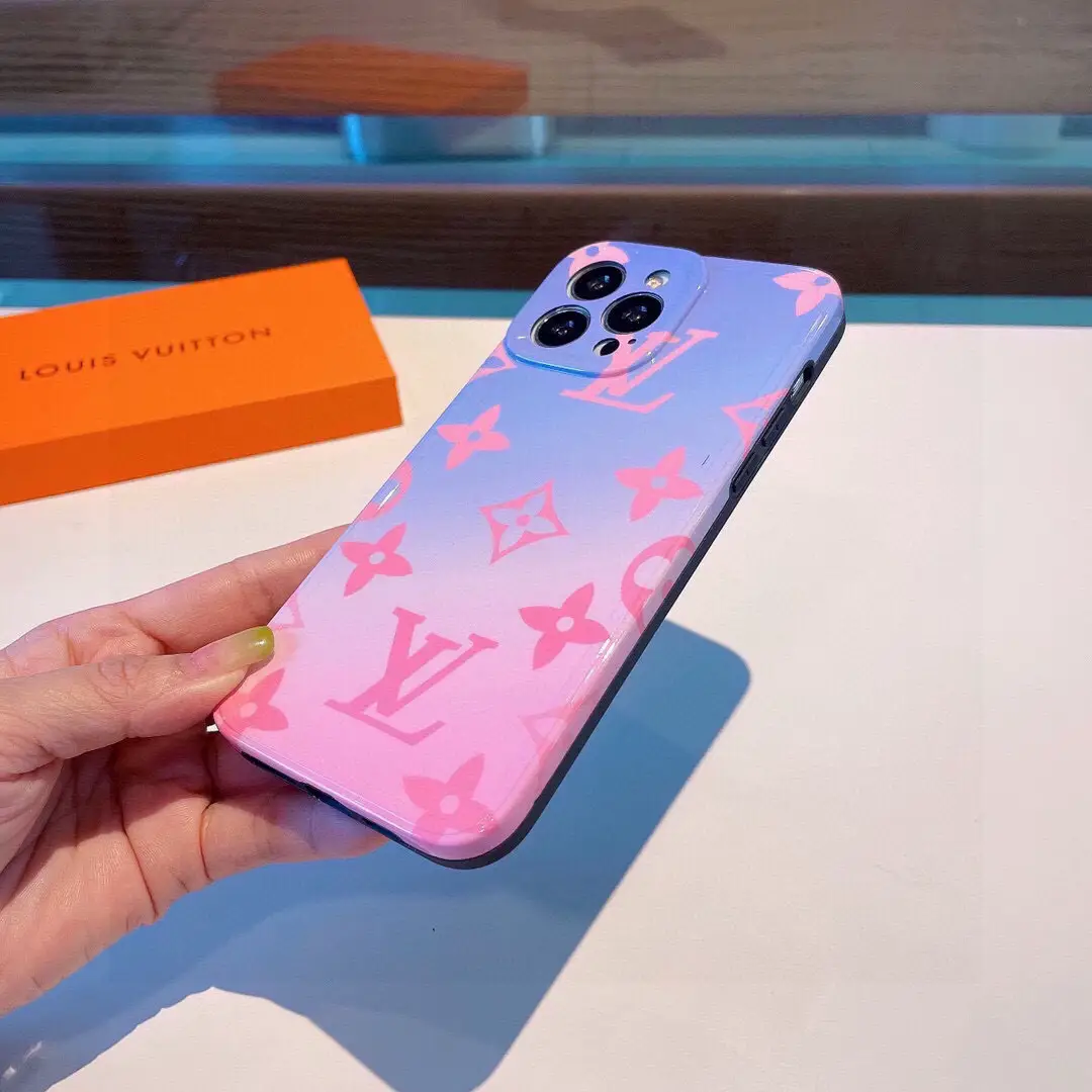 ◇◇新作◇◇LOUIS VUITTON極美品 かわいい iPhone15携帯カバー ケース