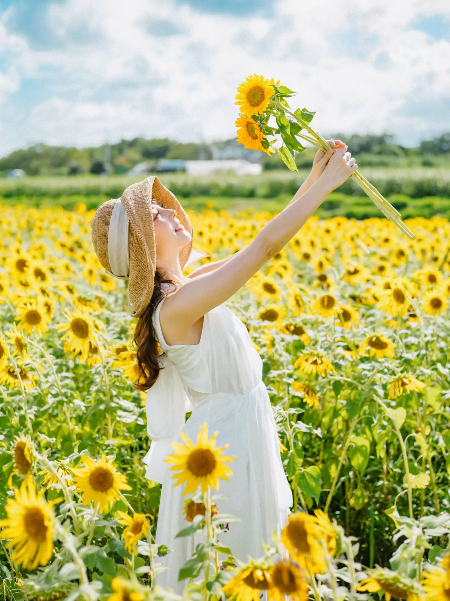 ひまわり畑の王道コーデ🌻 | 麻亜里が投稿したフォトブック | Lemon8