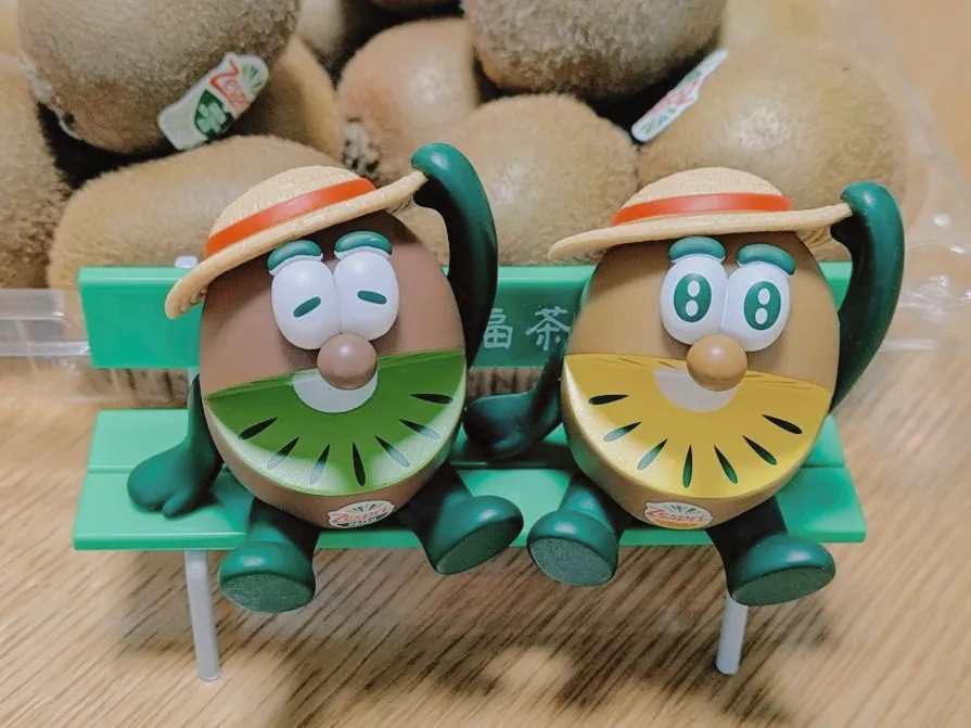 ★ゼスプリ　おまけ付きキウイブラザーズぬいぐるみ(中サイズ)グリーン&イエロー★ Amazon.co.jp: ゼスプリ Zespri キウイブラザーズ ぬいぐるみ 中