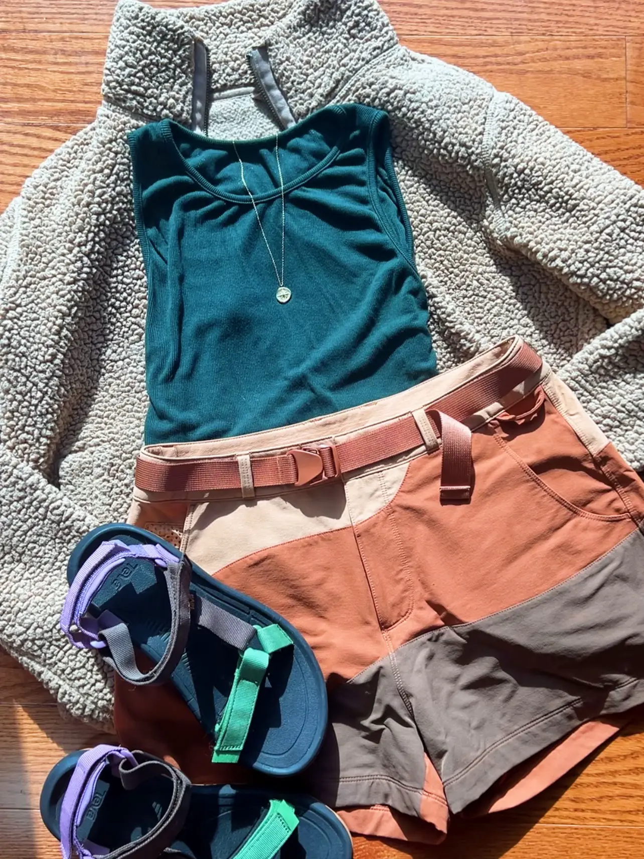 Cute hiking outfit, cute adventuring outfit, or even a cute camping outfit.  Just love this style
