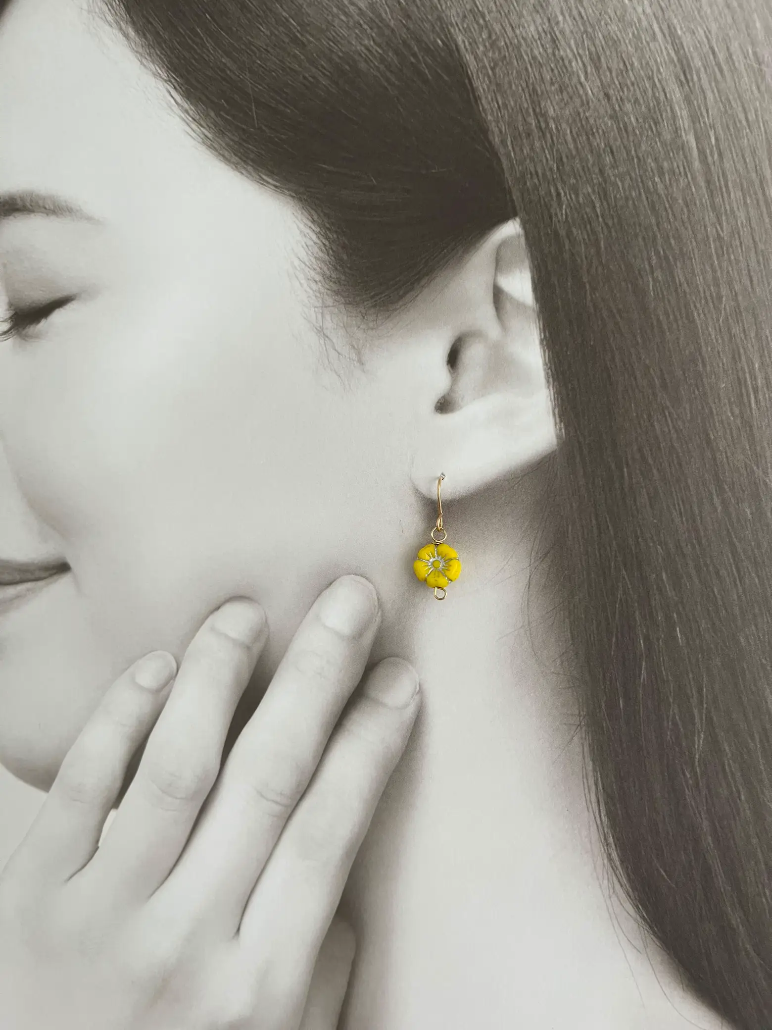 チェコビーズのお花ピアス🌸 | nifee（にふぇー）が投稿したフォト  