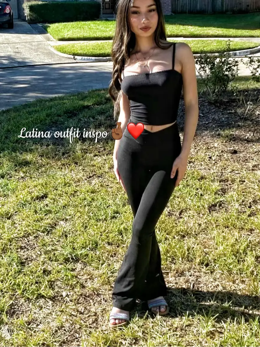  Hot Mexican girl in flare leggings