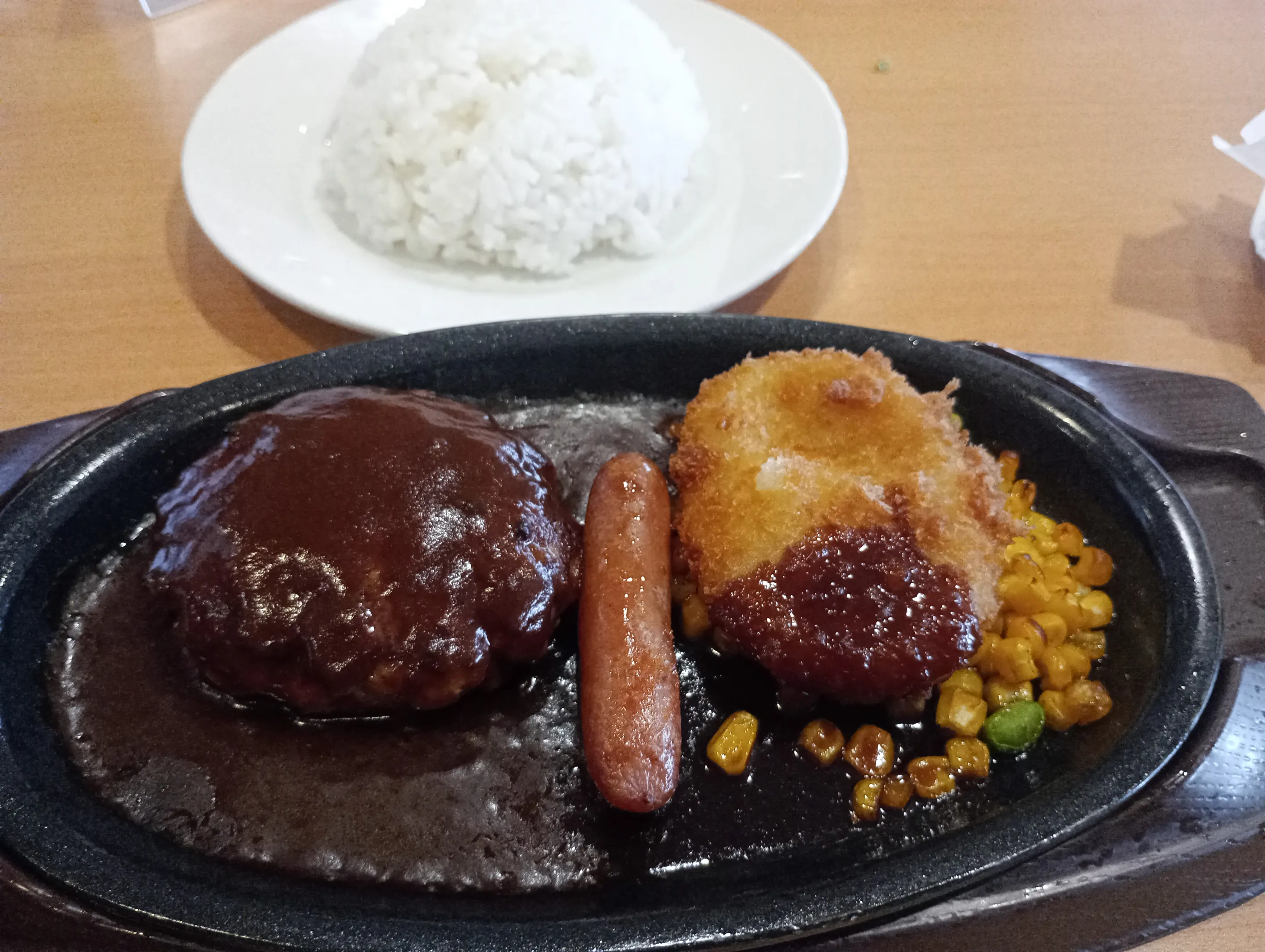 ガストでランチ：チーズインハンバーグの魅力