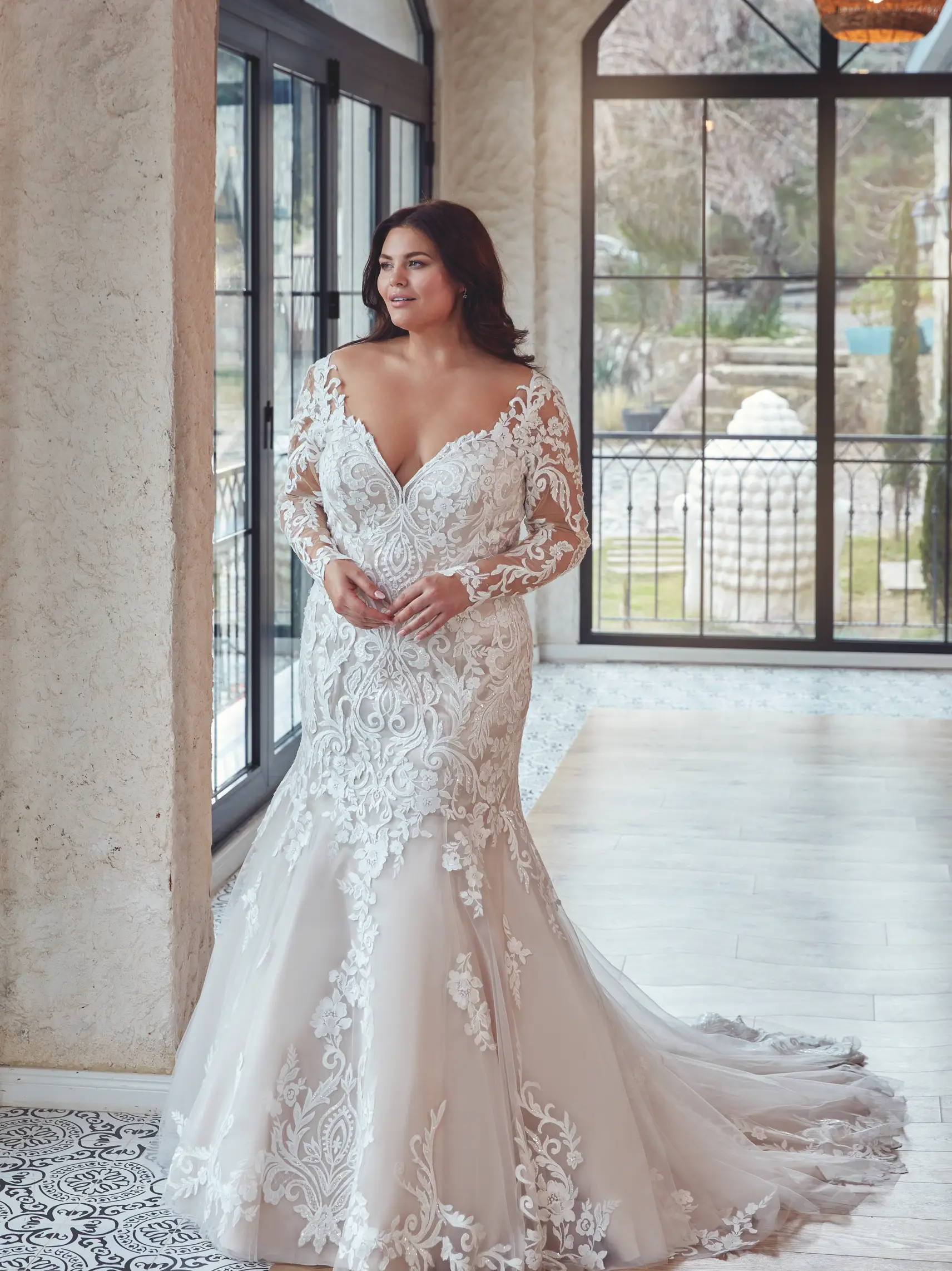 Calling all midsize/plus size/curvy brides, you're so worthy and