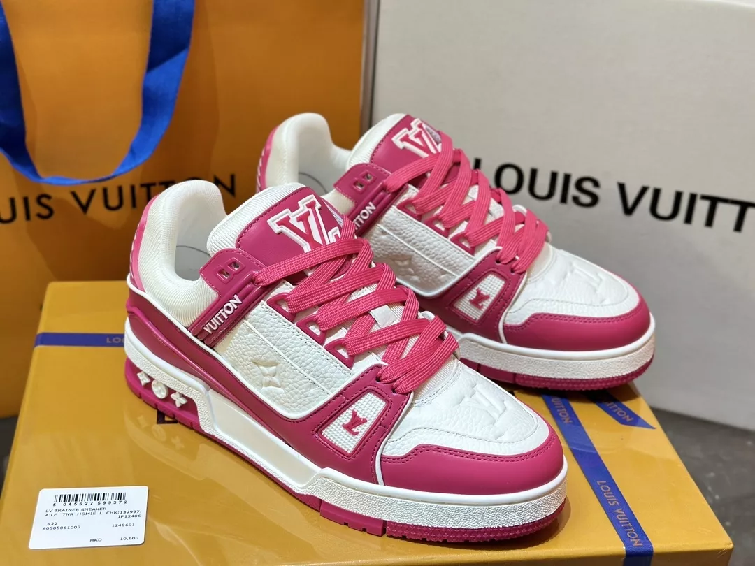 ルイヴィトンスニーカーLVストーリーズハートが可愛い♡♡♡