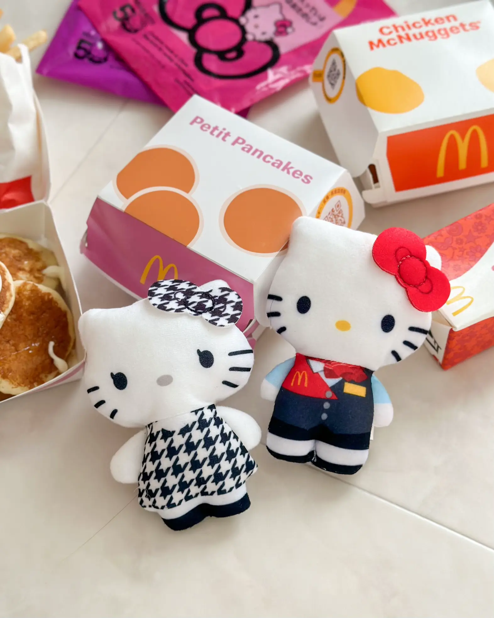 もうゲットした？🍎ハローキティ50周年ハッピーセット🍟🎀 | RIE｜週末