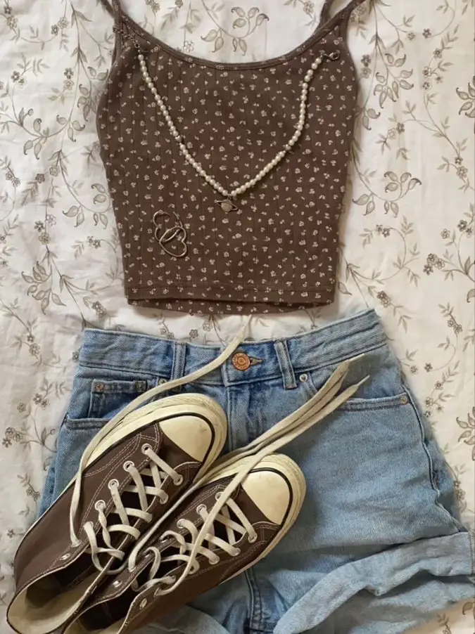 DOWNTOWN GIRL BROWN CROP TOP