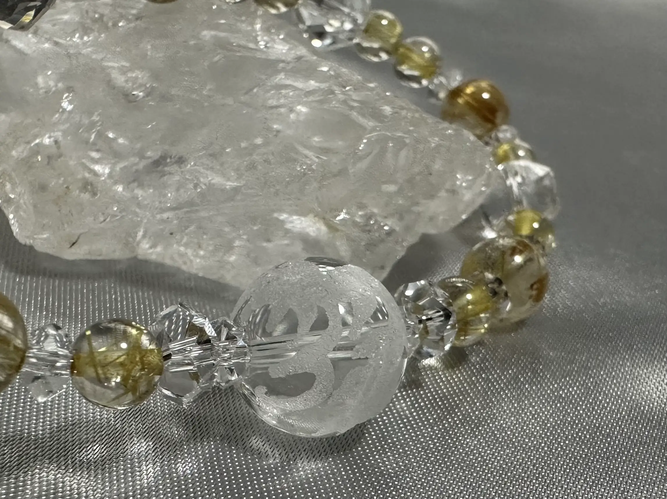 ゴールデンルチルと五爪龍のブレスレット | ウミノウタが投稿した  