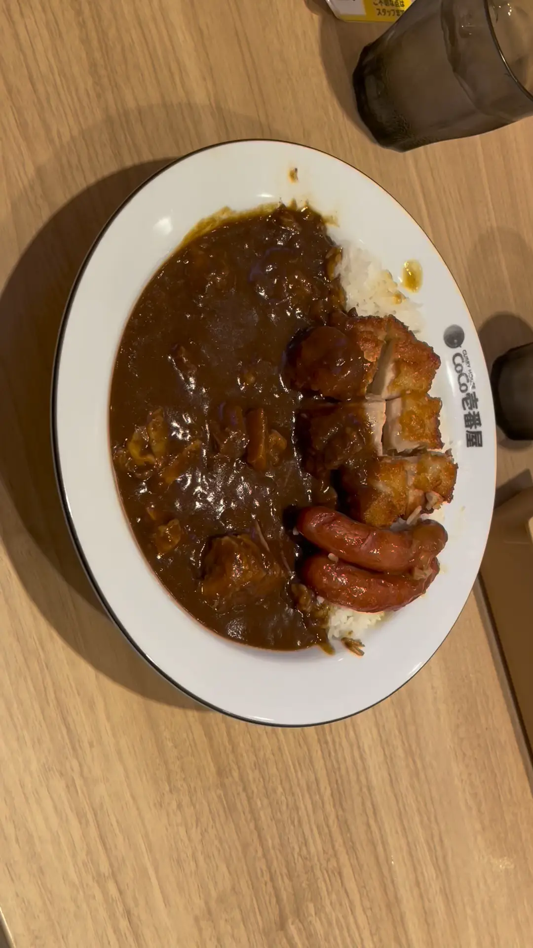 カレー好き集合‼️CoCo壱番屋の「ザ・牛カリー」をみんなで食べました🍛 | ForTunaエンタメ研究所の投稿動画 | Lemon8