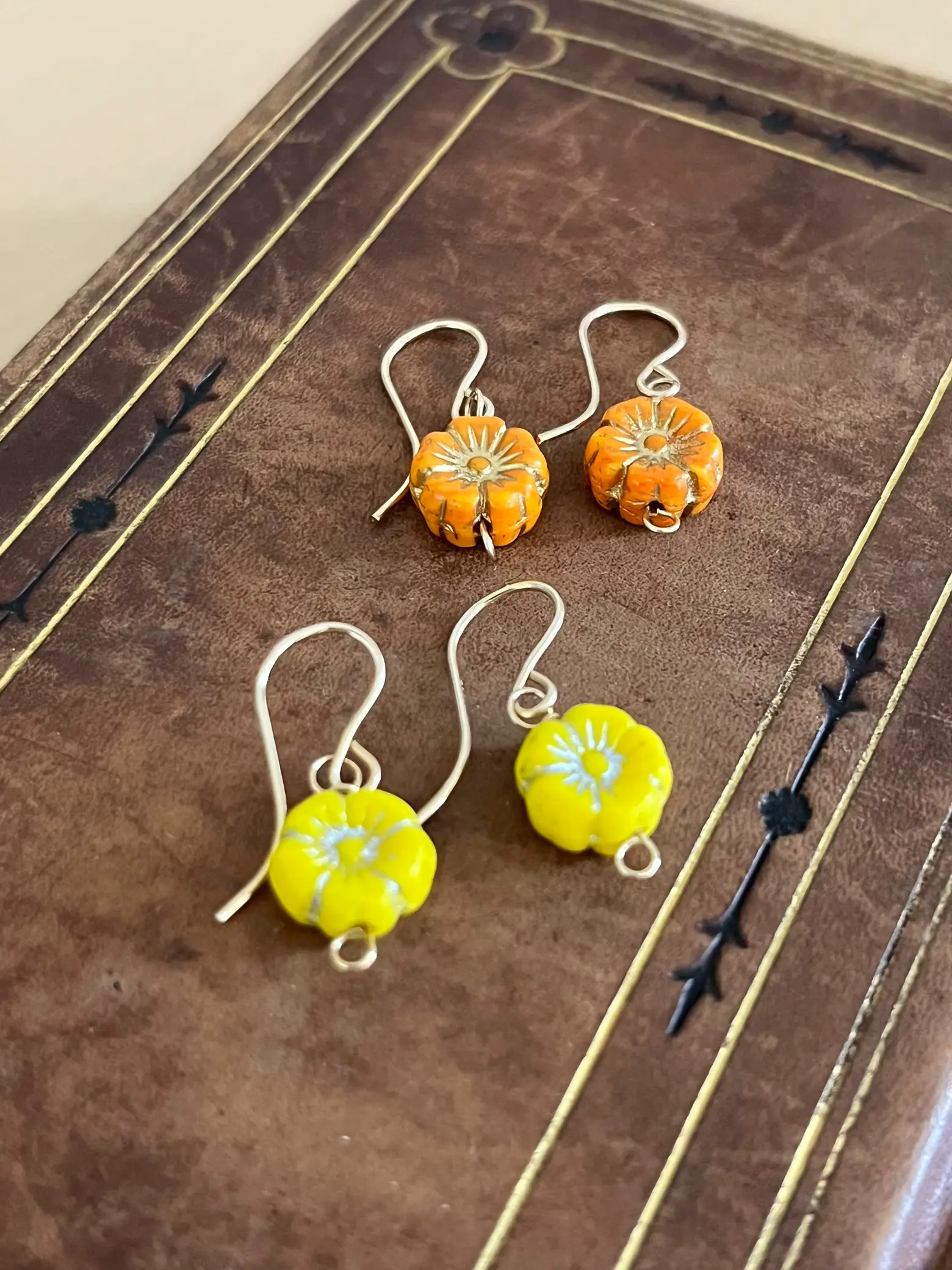 チェコビーズのお花ピアス🌸 | nifee（にふぇー）が投稿したフォト  