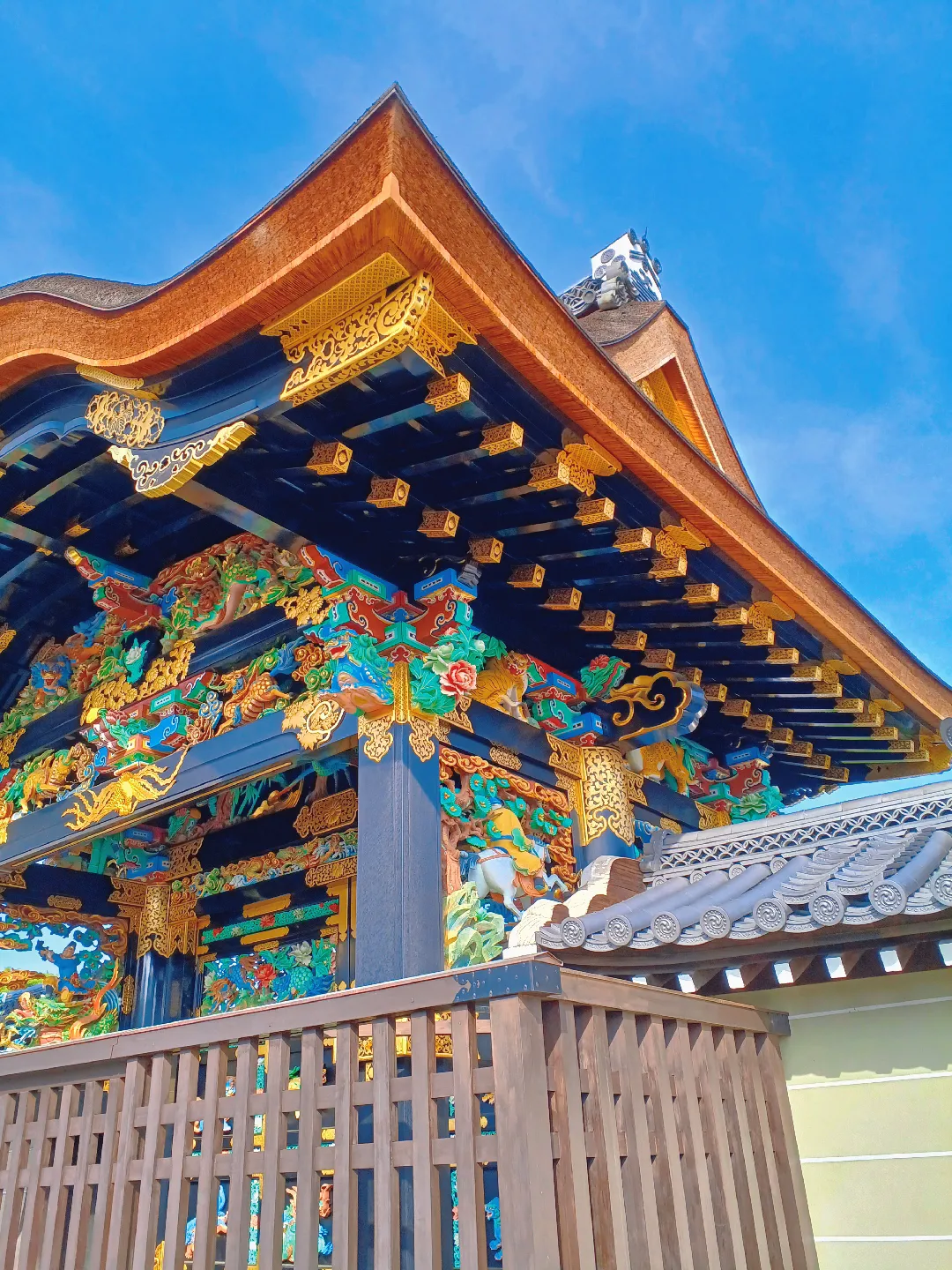 【京都ぶらり】秋晴れの京都 神社仏閣巡り 美しすぎる西本願寺唐門の画像 (2枚目)