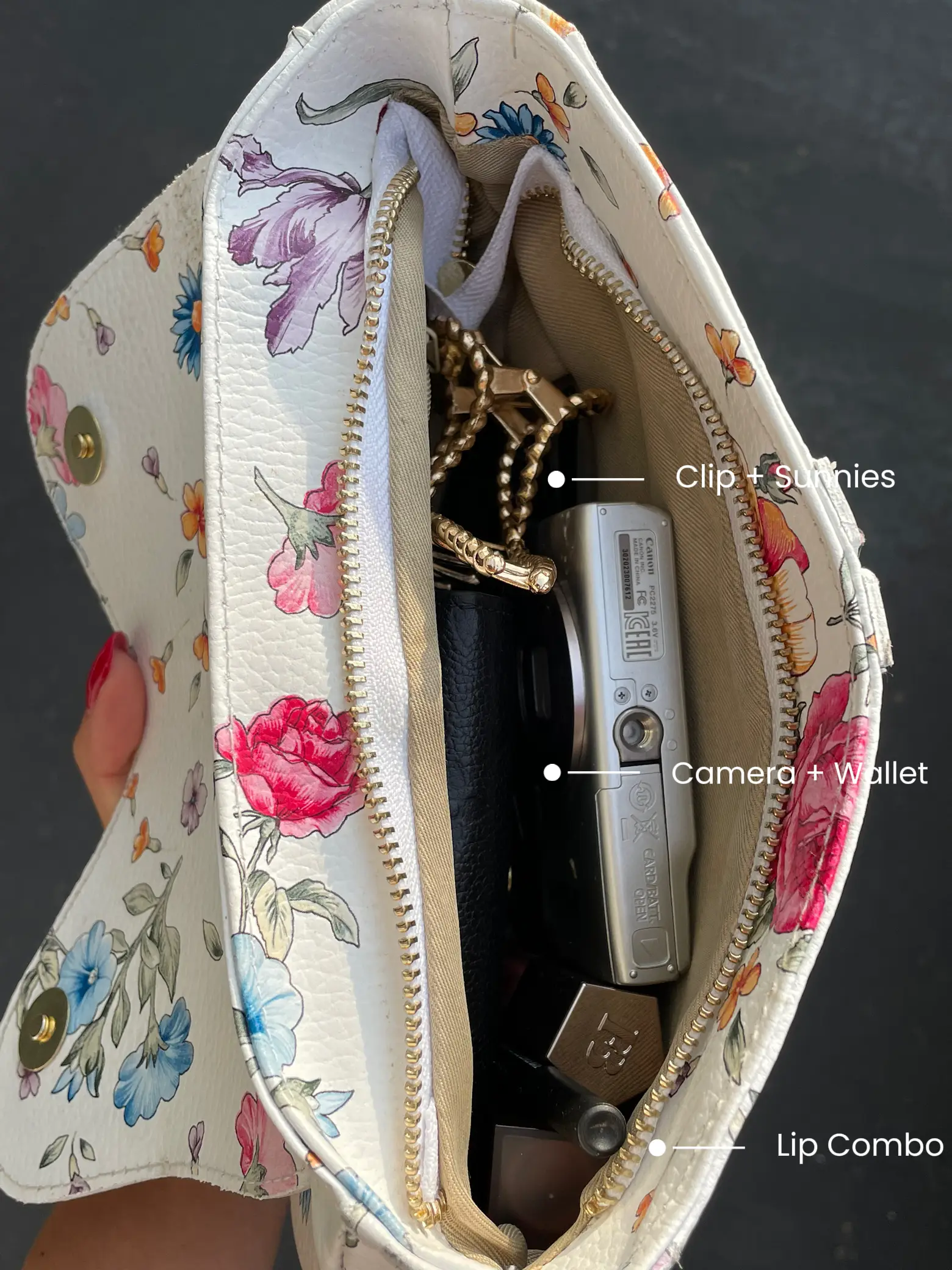 what's in my purse 💕👛, Gallery posted by Kelly Ann