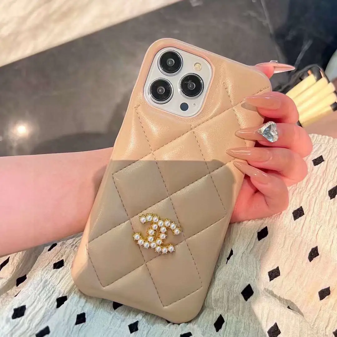 ✨CHANEL Cute iPhone 14 / 13 / 12 mobile phone cover case