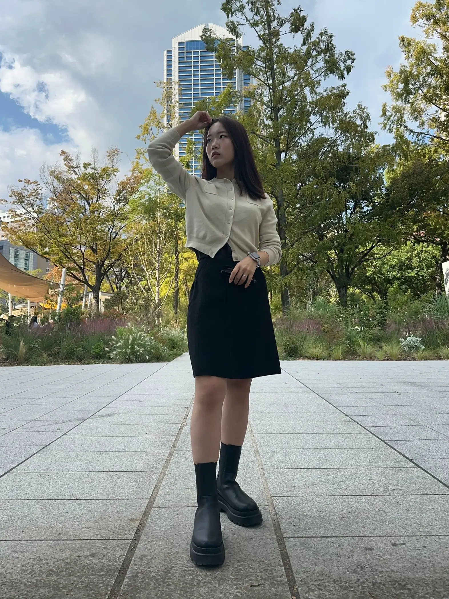 太い脚ミニスカート 