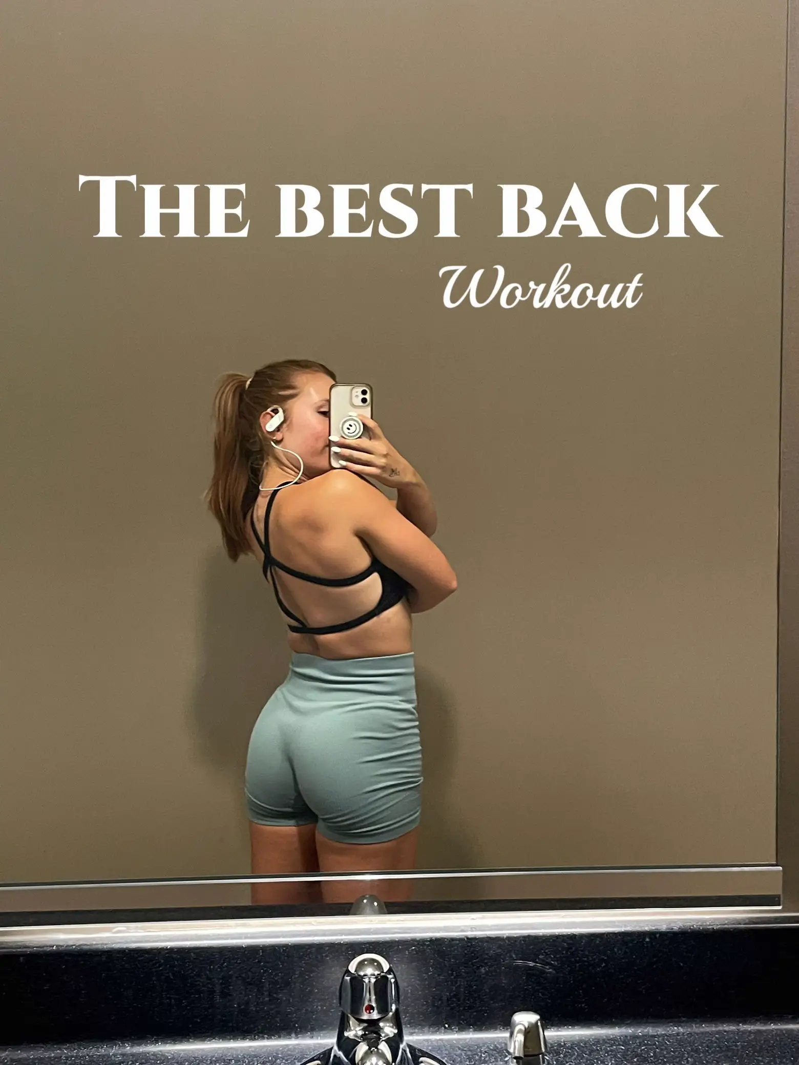 Do this workout for a toned back 🙌🏽 Workout: •Seated wide row •Smi