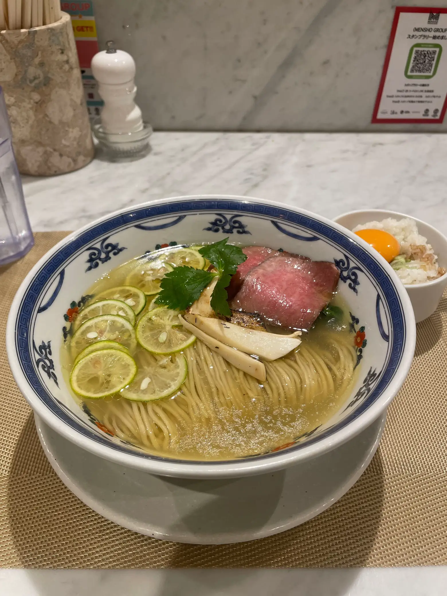 新宿】秋の装いを閉じ込めた絶品神山すだちの松茸塩らぁめん。ほぼ松茸の土瓶蒸しみたいに旨い。 | ノアクロ☺︎/東京グルメ🗼が投稿したフォトブック |  Lemon8