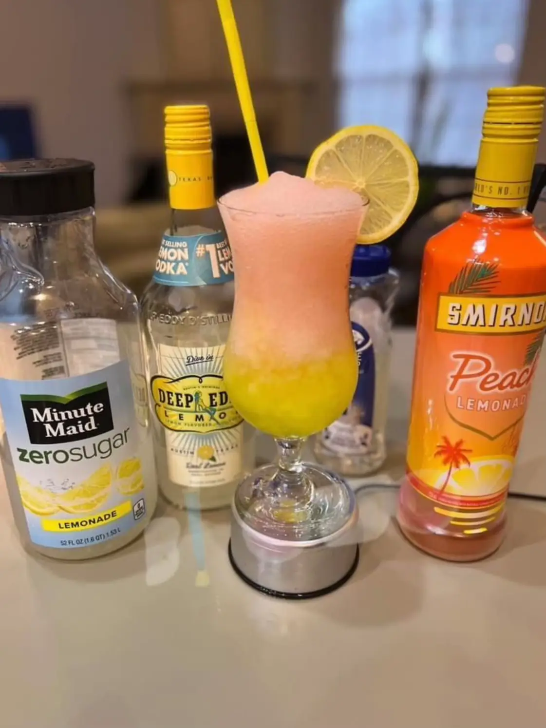  A bottle of Minute Maid zerosugar lemonade