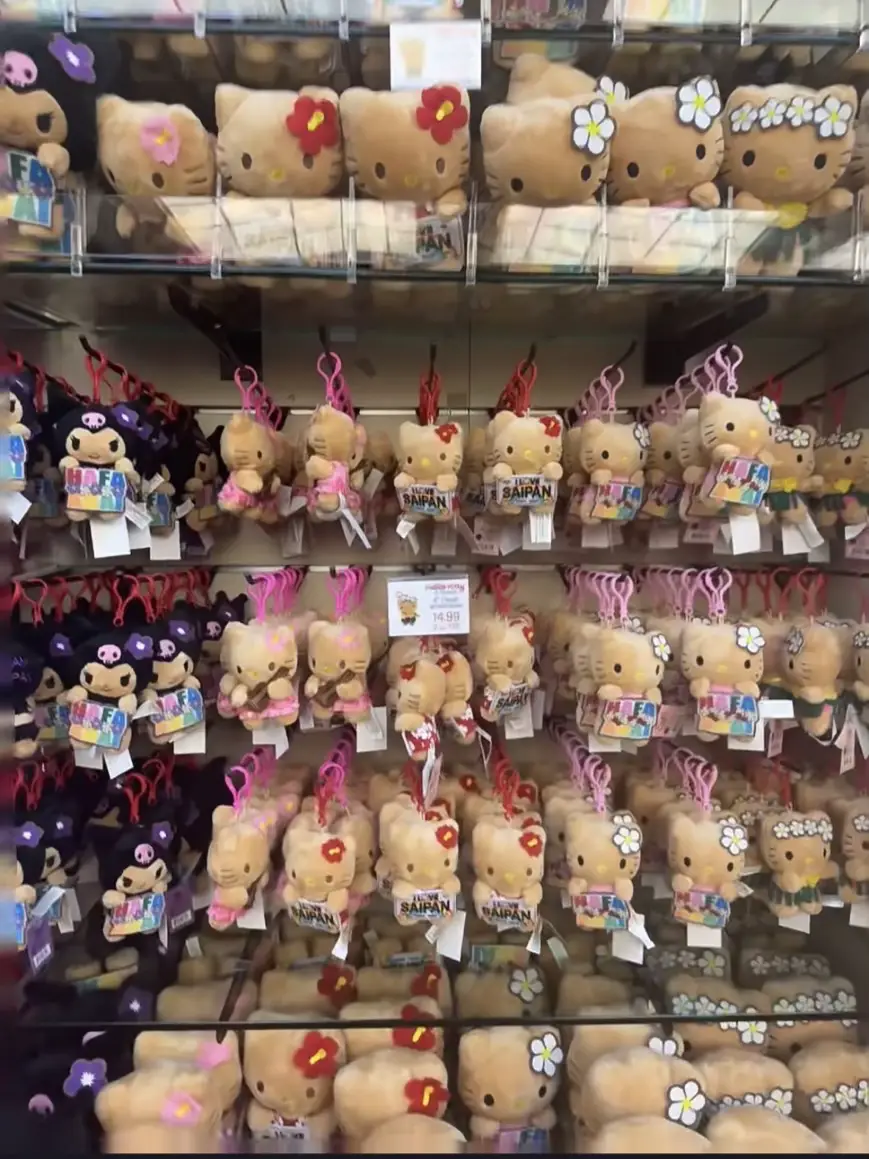 日焼けキティ】海外のキティが可愛すぎた👙🏖🌺バッグにつけたい  