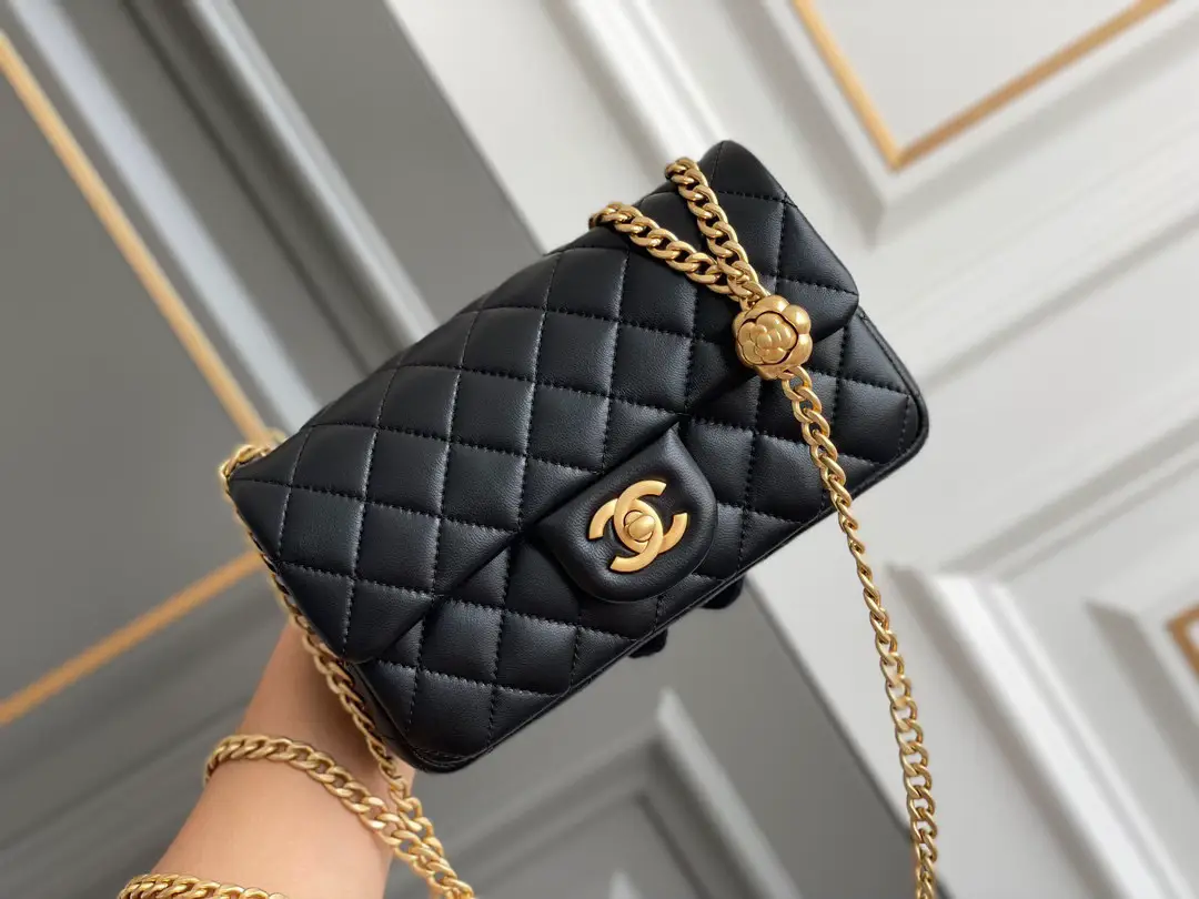 Is the Chanel Wallet on Chain Worth it in 2023?, WOC 5 yr Honest Review, Wear & Tear