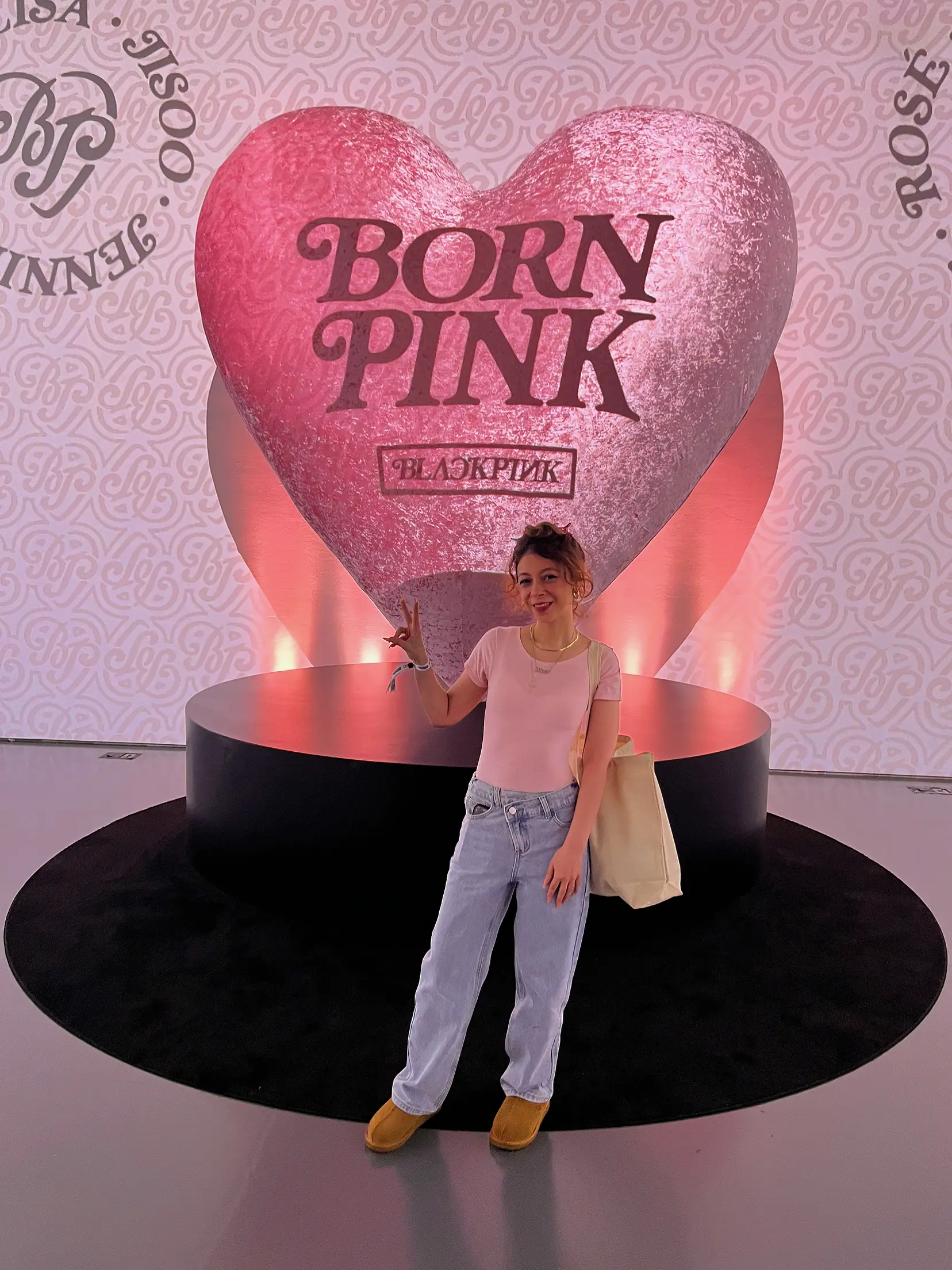 ヴェルディ x ブラックピンク ボーン ピンク ポップ アップ プラッシュ