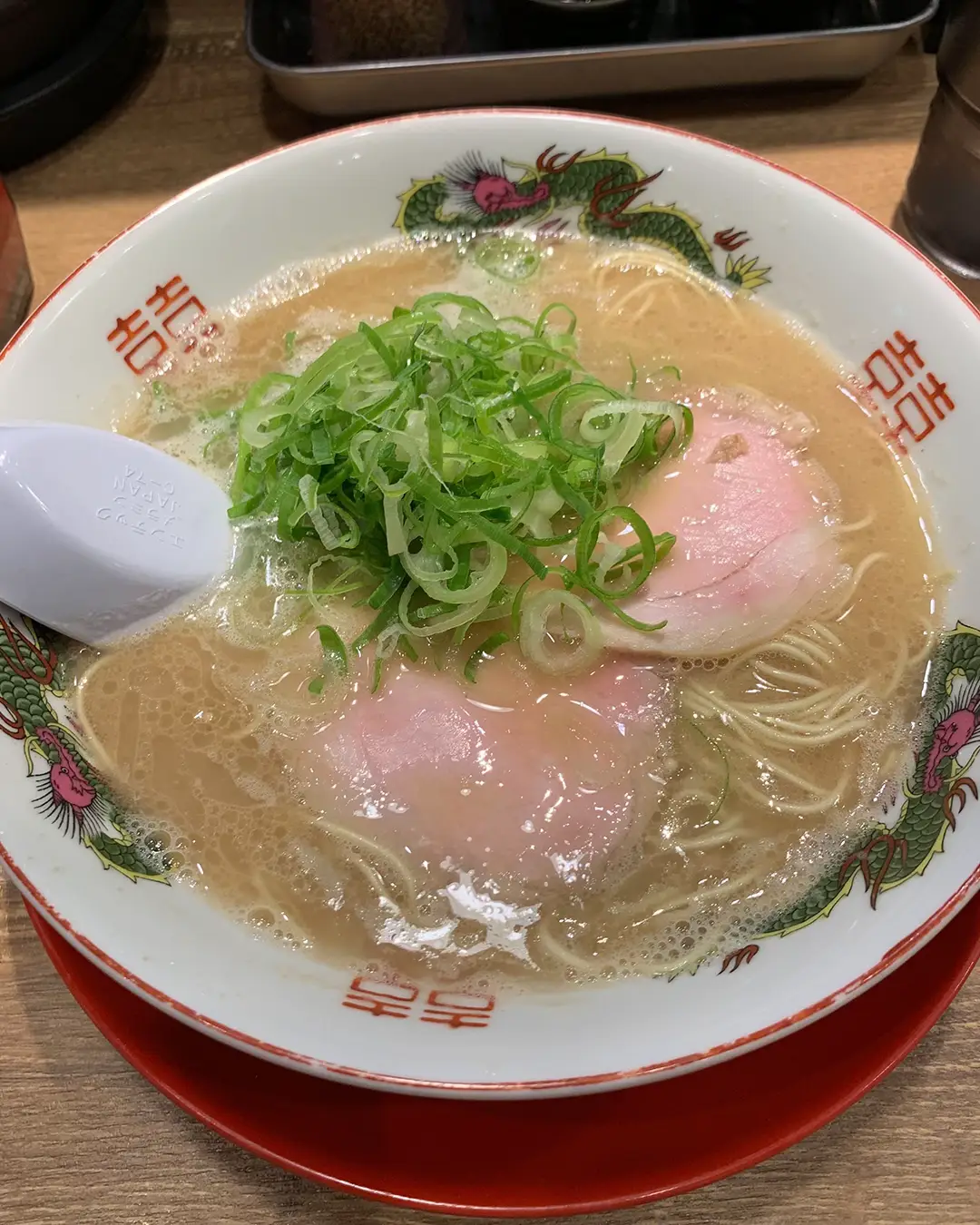 福岡空港で、うまうま豚骨ラーメン🍜 | もう一度食べたい旨グルメが投稿したフォトブック | Lemon8